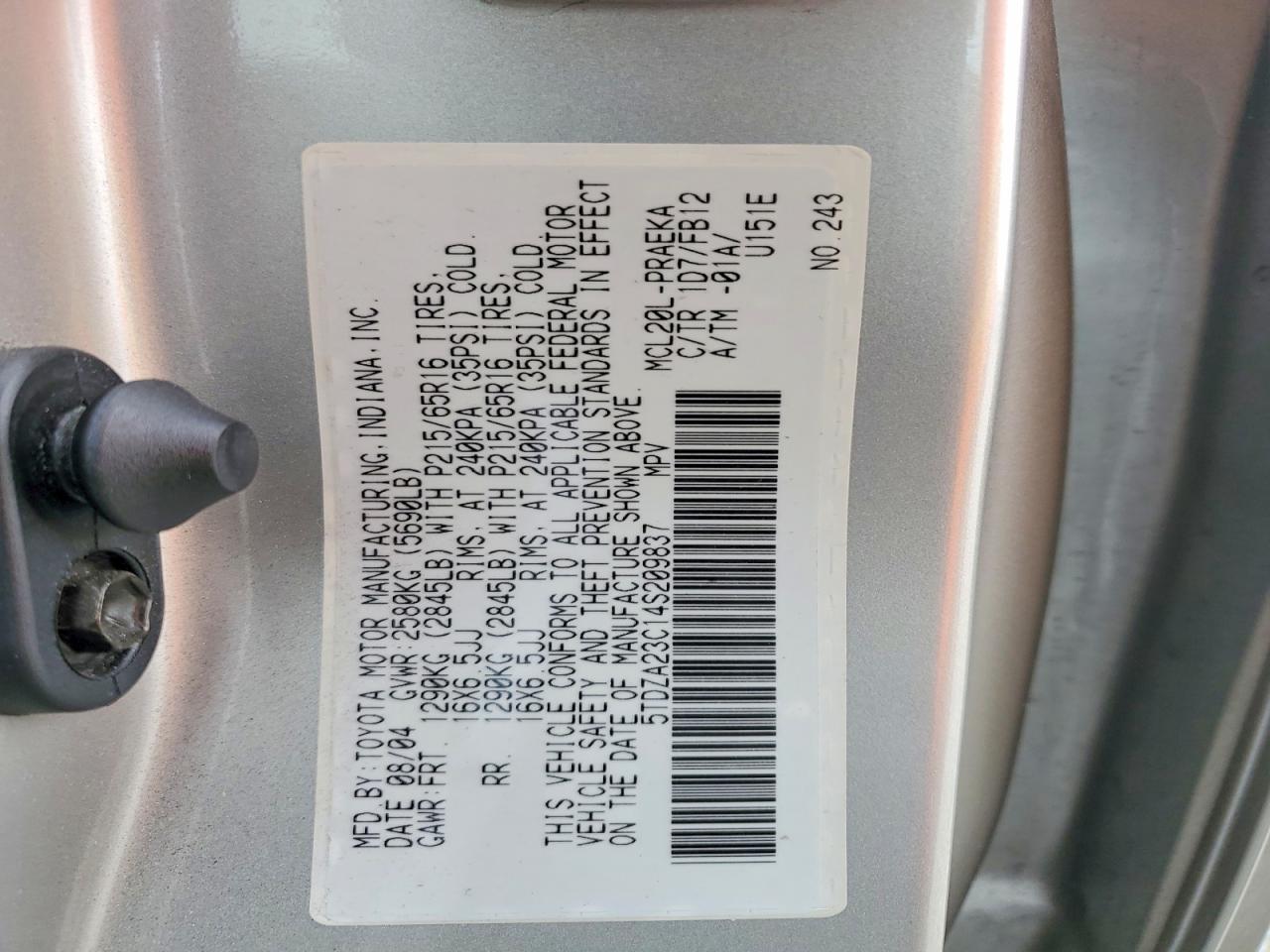 2004 Toyota Sienna Le 8 Passenger Silver vin: 5TDZA23C14S209837