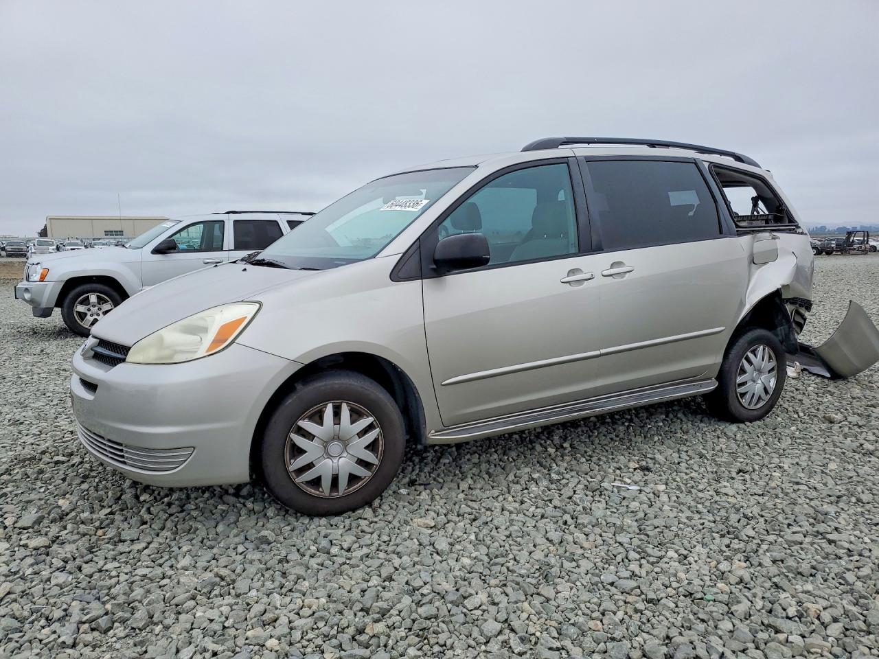 2004 Toyota Sienna Le 8 Passenger Silver vin: 5TDZA23C14S209837