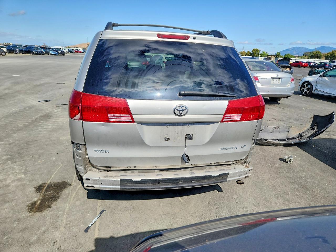 2005 Toyota Sienna Le 8 Passenger Beige vin: 5TDZA23C15S224064