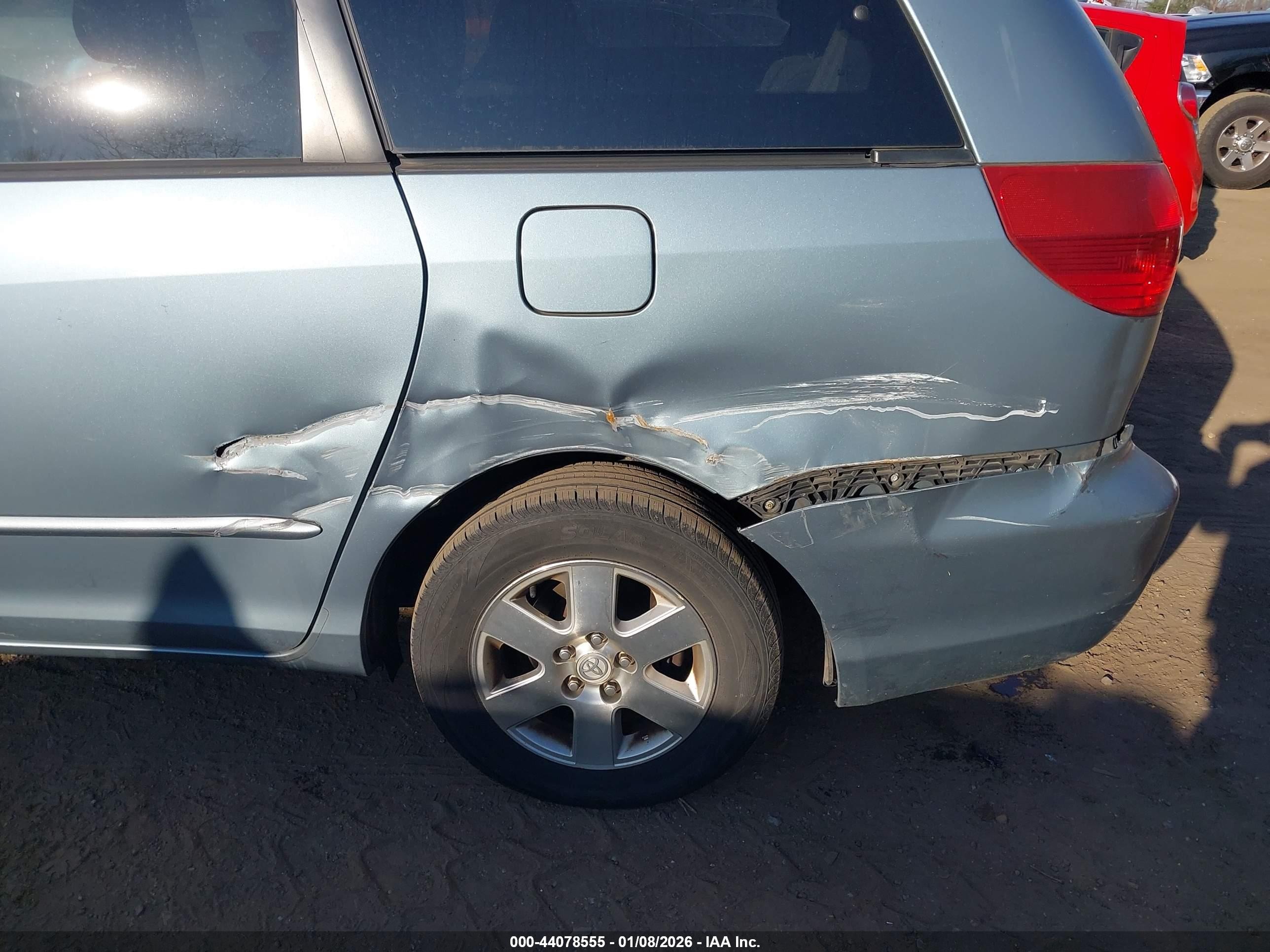 2005 Toyota Sienna Le Light Blue vin: 5TDZA23C15S247912