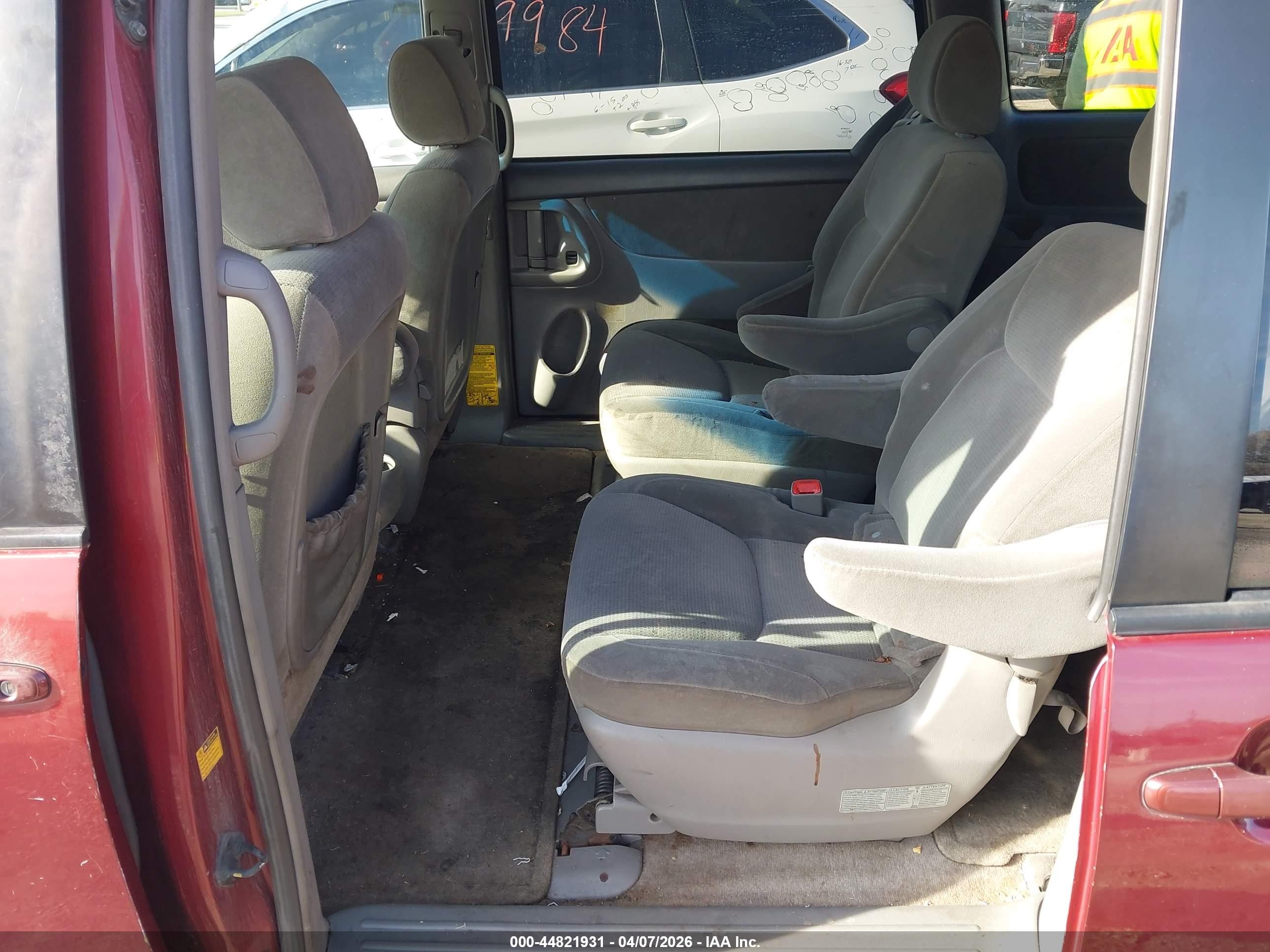 2005 Toyota Sienna Le Red vin: 5TDZA23C15S332765
