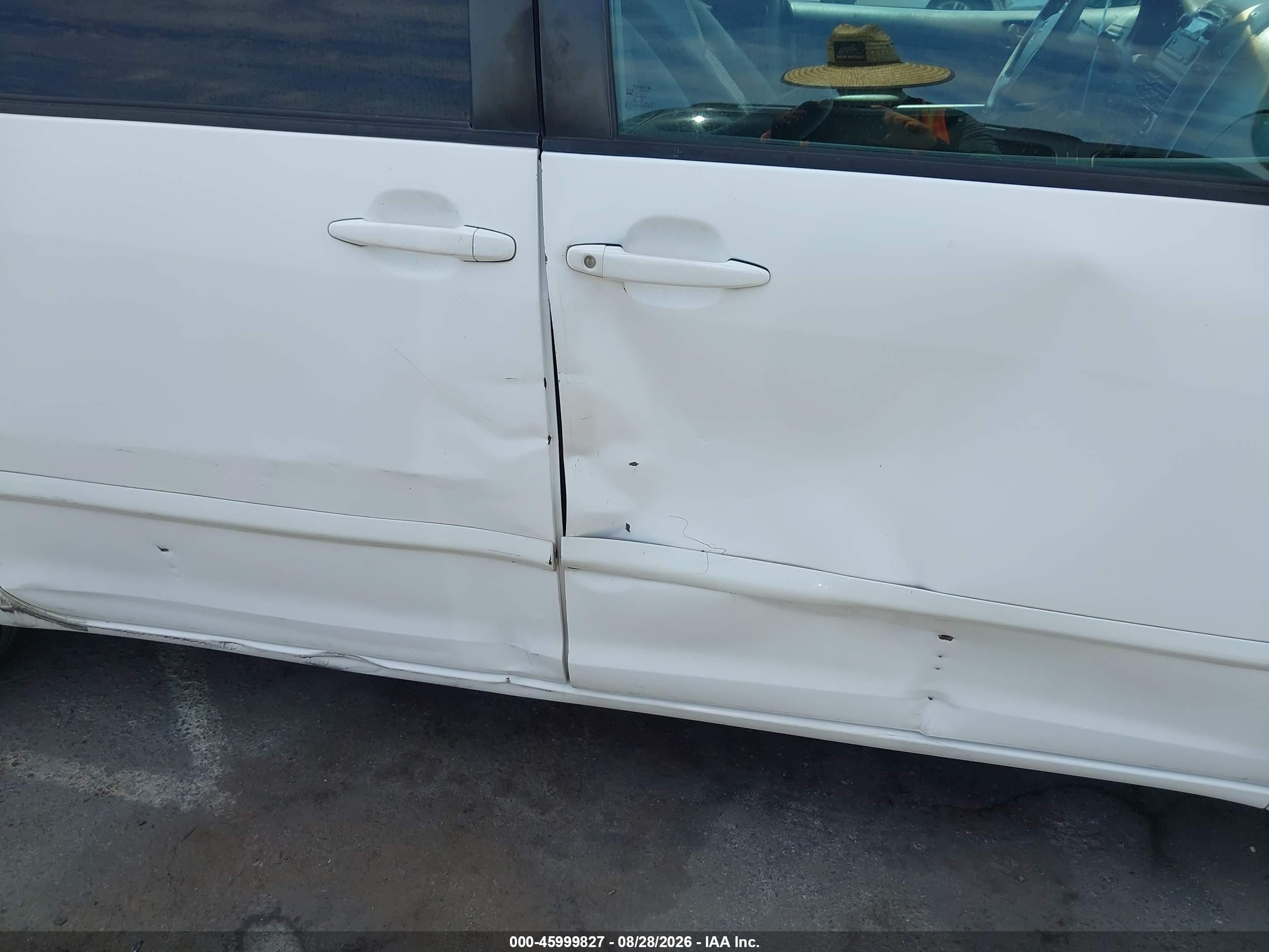 2006 Toyota Sienna Le White vin: 5TDZA23C16S445892
