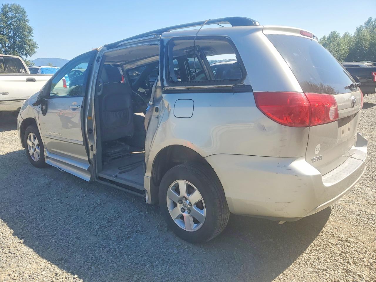 2006 Toyota Sienna Le 8 Passenger Silver vin: 5TDZA23C16S460974