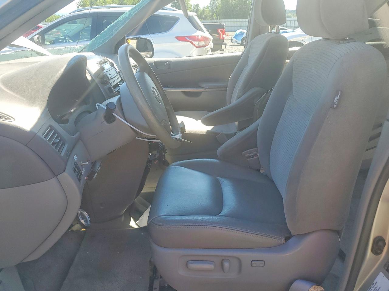 2006 Toyota Sienna Le 8 Passenger Silver vin: 5TDZA23C16S460974