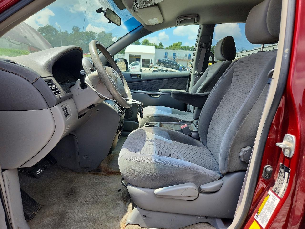 2006 Toyota Sienna Le 8 Passenger Red vin: 5TDZA23C16S468542