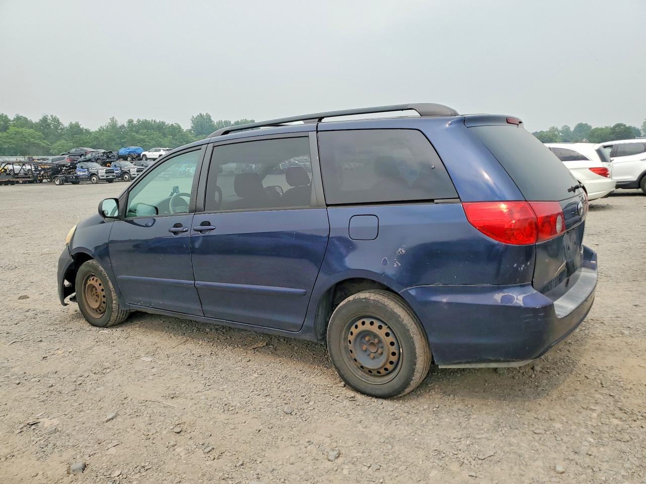 2006 Toyota Sienna Le 8 Passenger Синий vin: 5TDZA23C16S516153