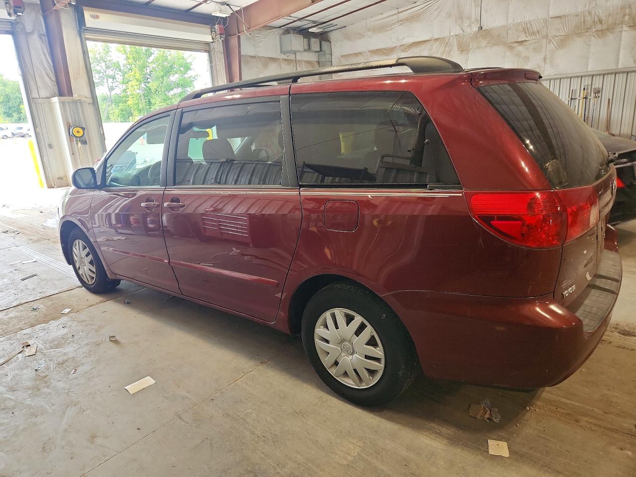 2006 Toyota Sienna Le 7 Passenger Maroon vin: 5TDZA23C16S517433
