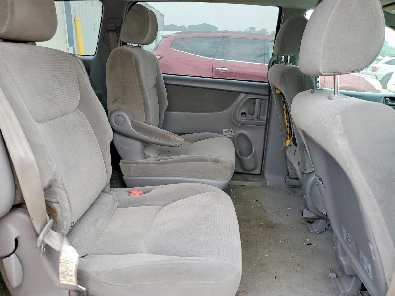 2004 Toyota Sienna Le 7 Passenger Gray vin: 5TDZA23C24S045465