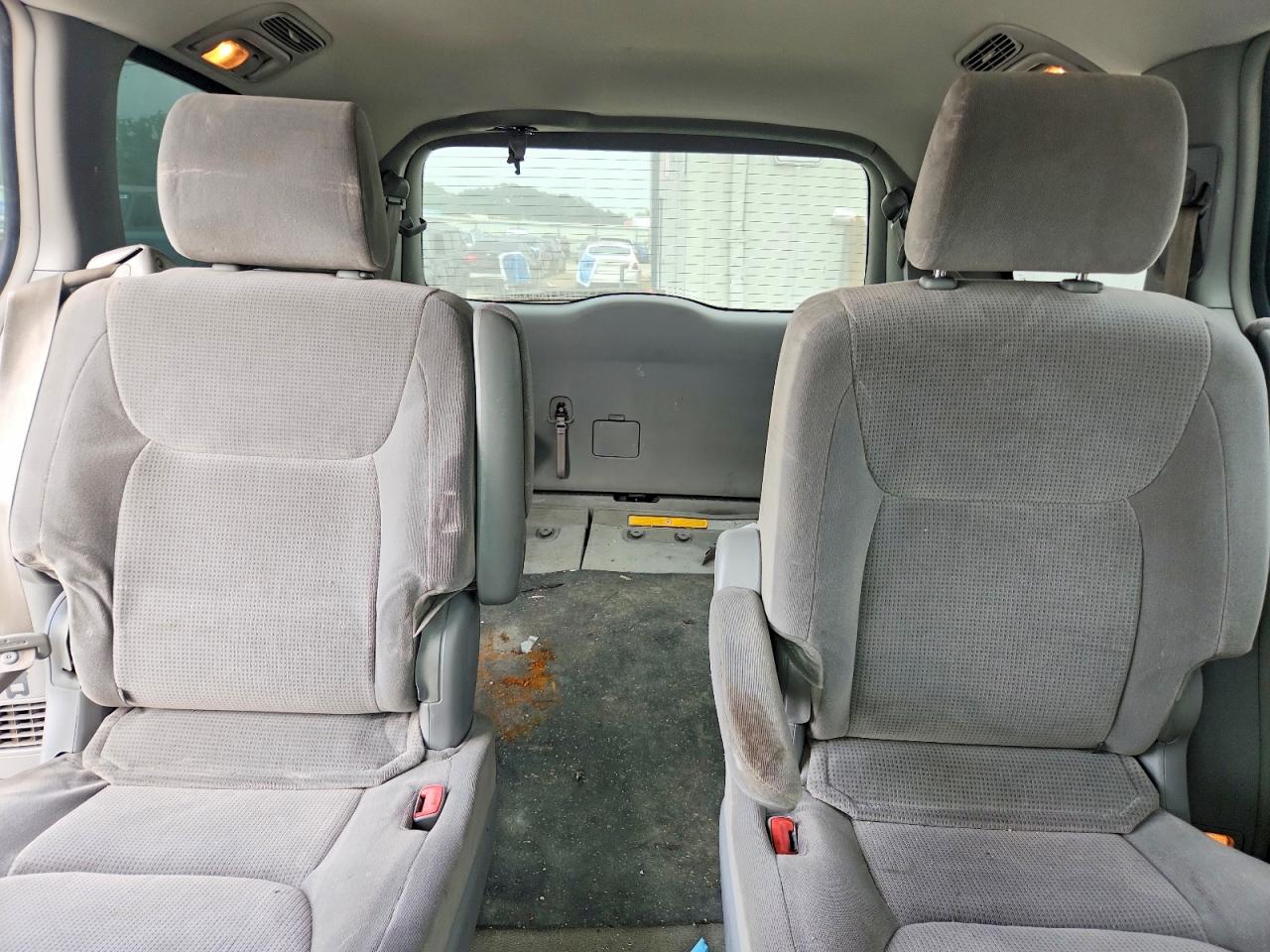 2004 Toyota Sienna Le 7 Passenger Gray vin: 5TDZA23C24S045465