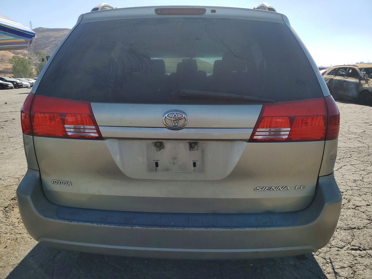 2004 Toyota Sienna Le 8 Passenger Gold vin: 5TDZA23C24S056045