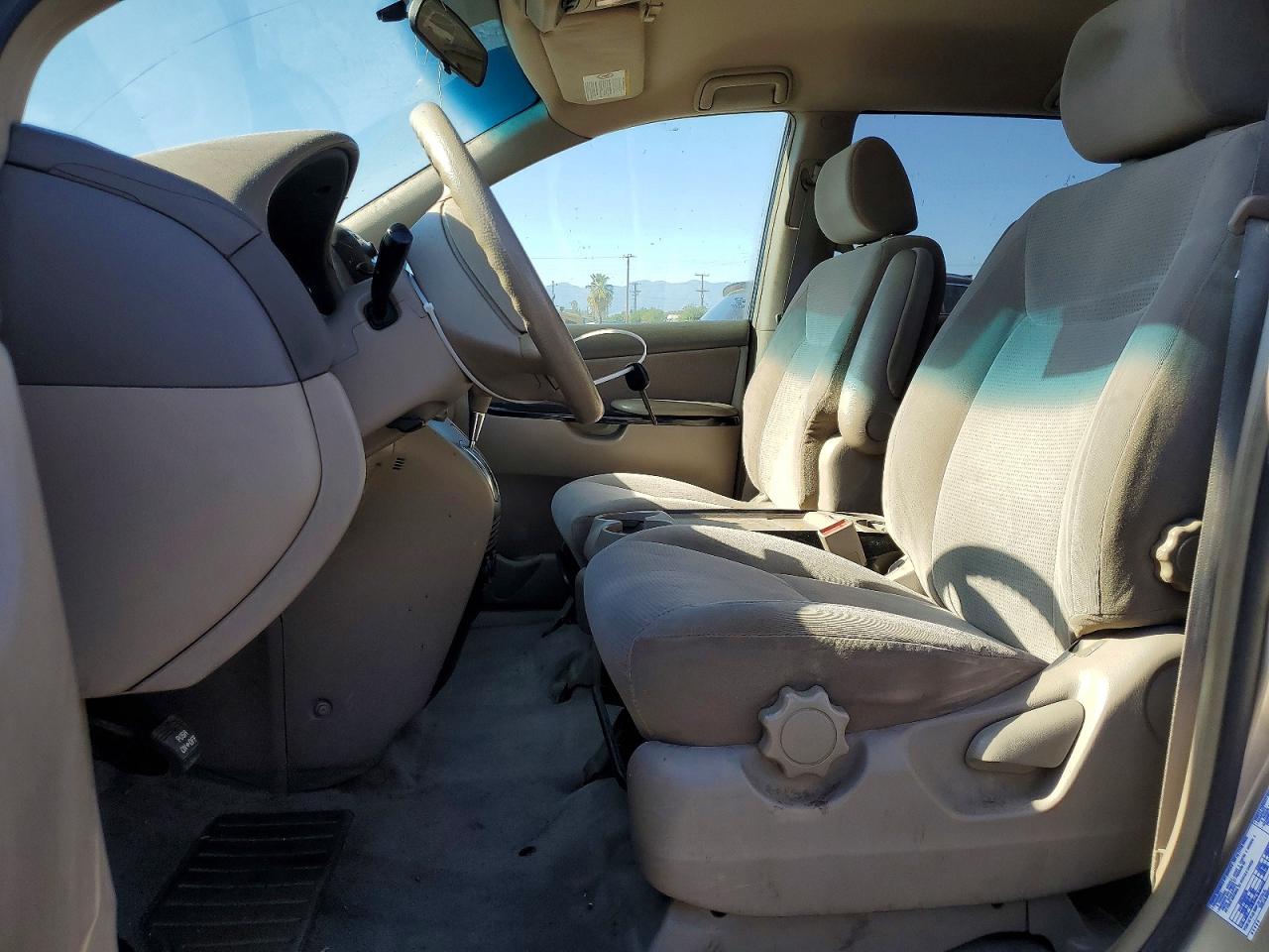 2004 Toyota Sienna Le 8 Passenger Gold vin: 5TDZA23C24S056045