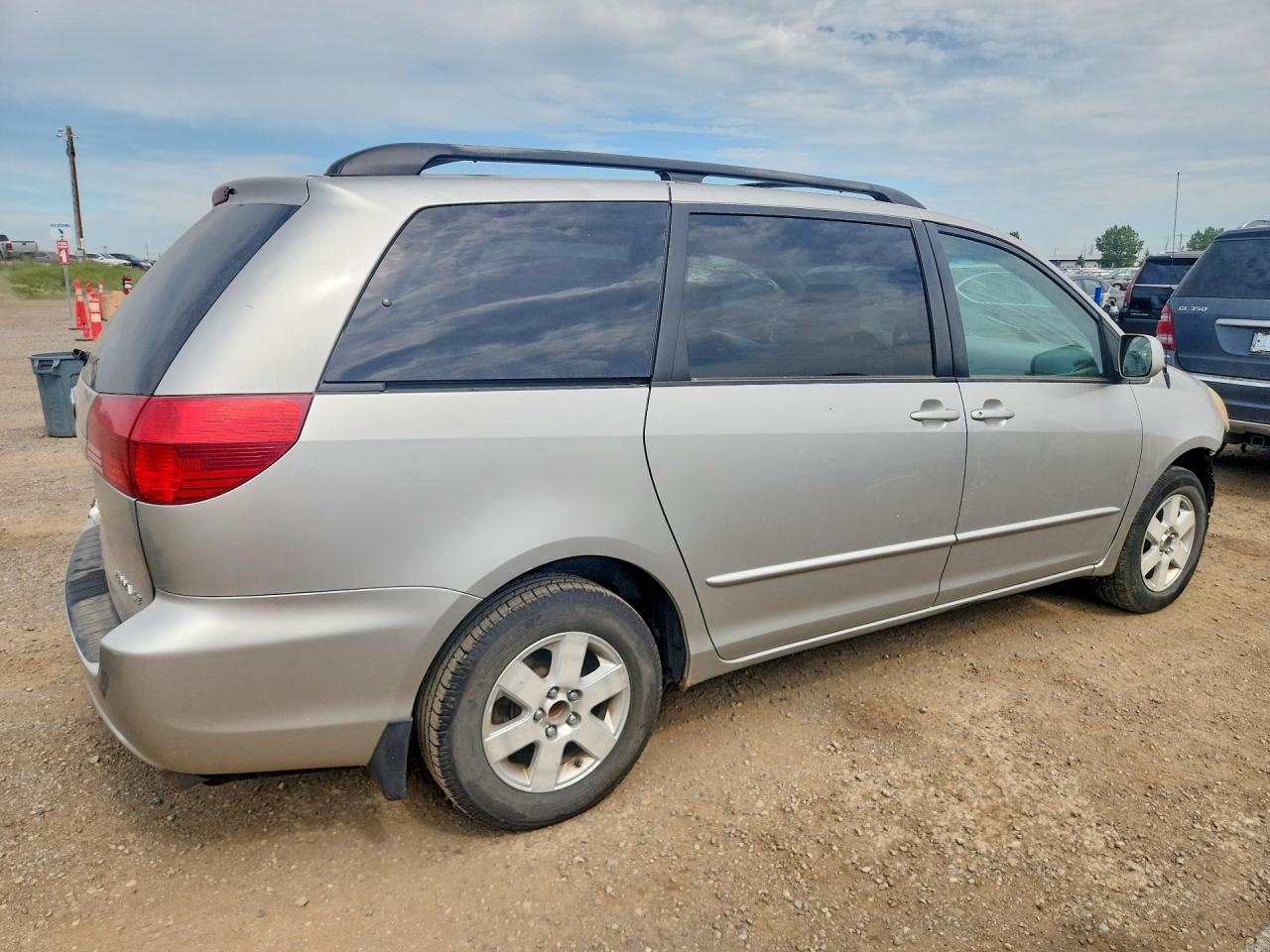 2004 Toyota Sienna Ce 7 Passenger Silver vin: 5TDZA23C24S059561