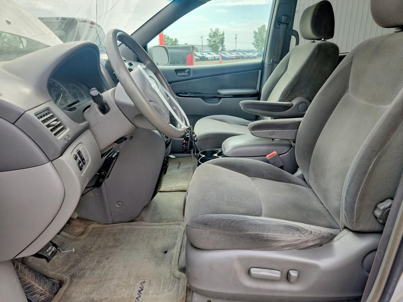 2004 Toyota Sienna Ce 7 Passenger Silver vin: 5TDZA23C24S059561