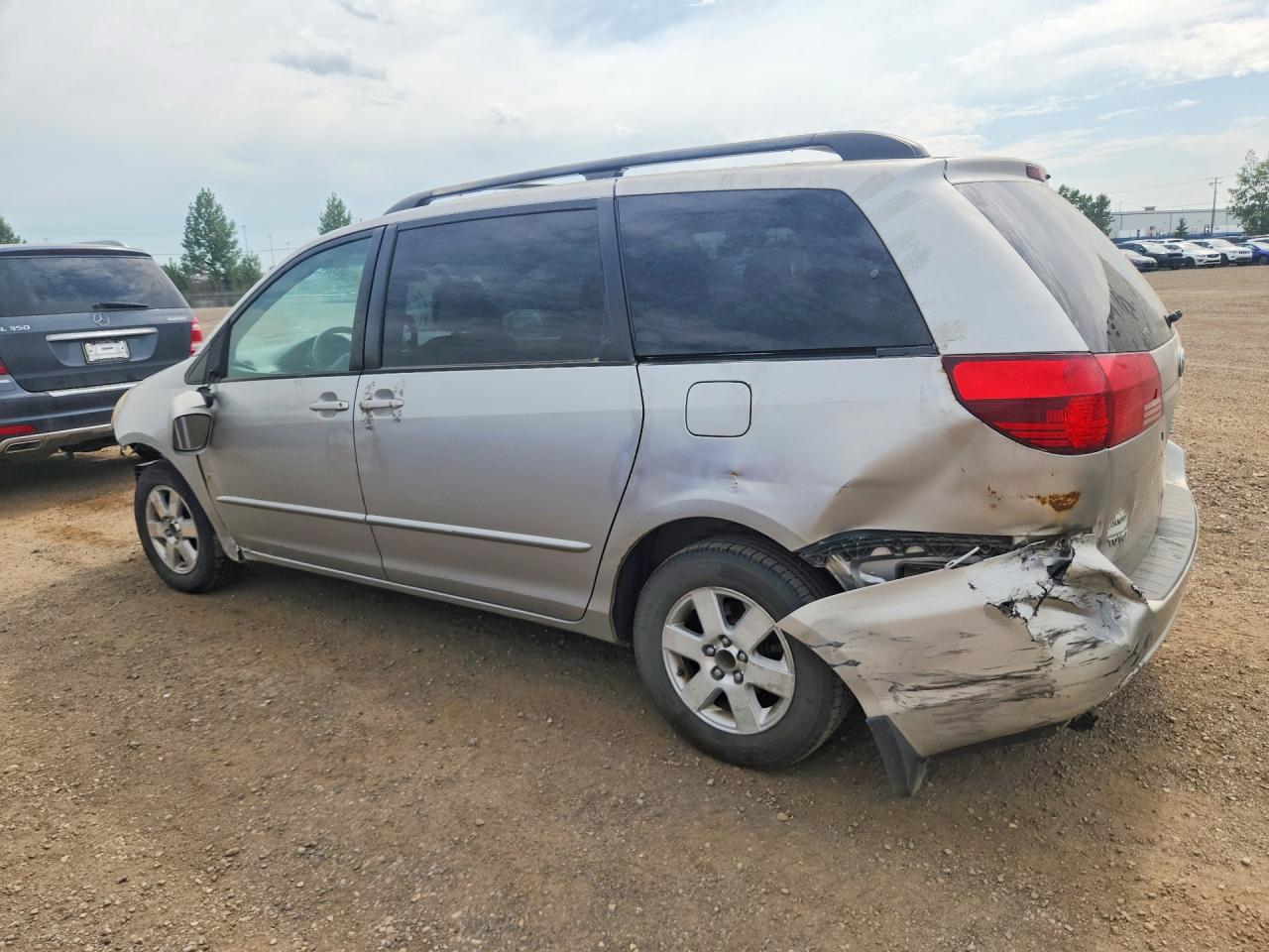 2004 Toyota Sienna Ce 7 Passenger Silver vin: 5TDZA23C24S059561