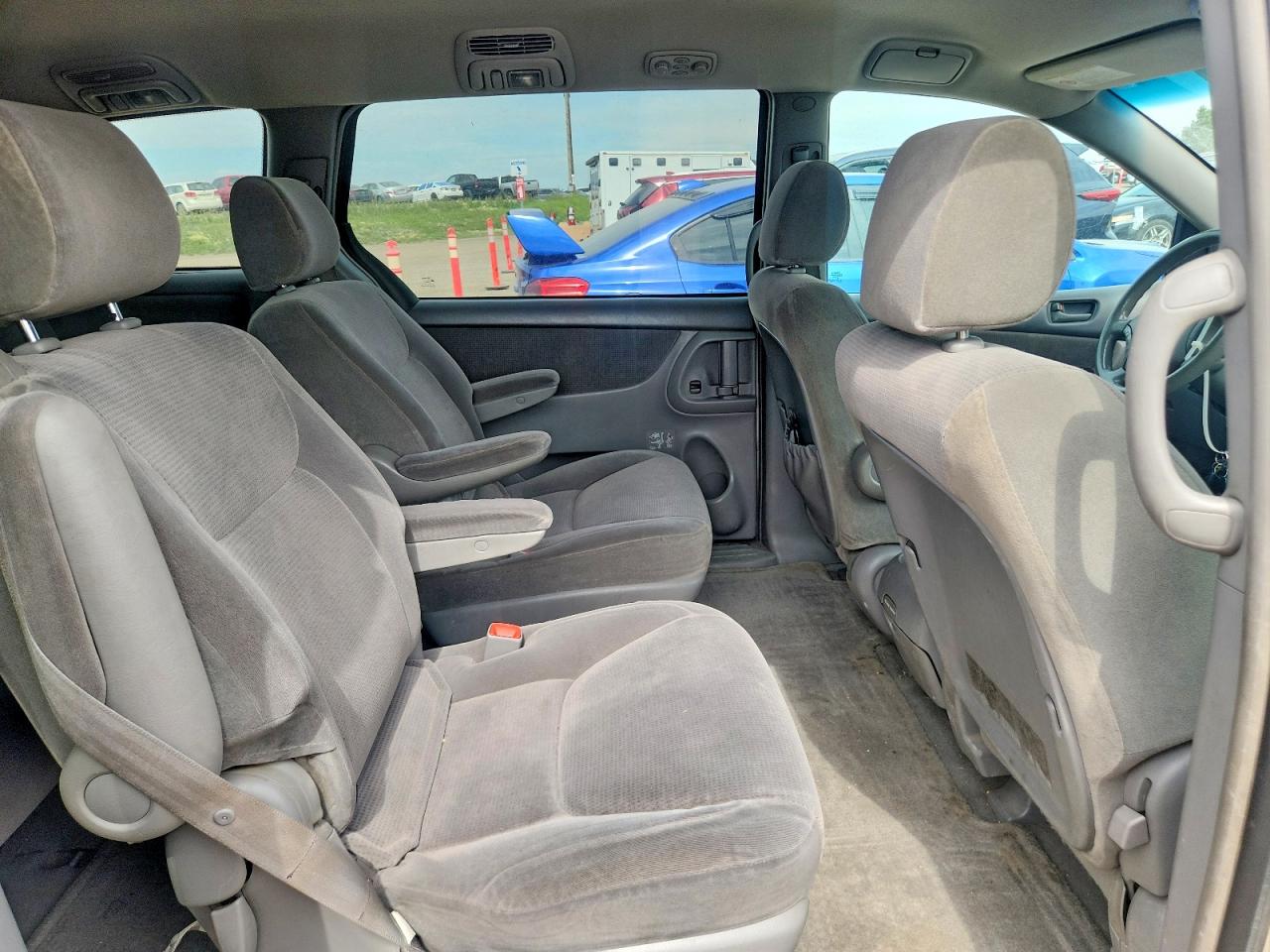 2004 Toyota Sienna Ce 7 Passenger Silver vin: 5TDZA23C24S059561