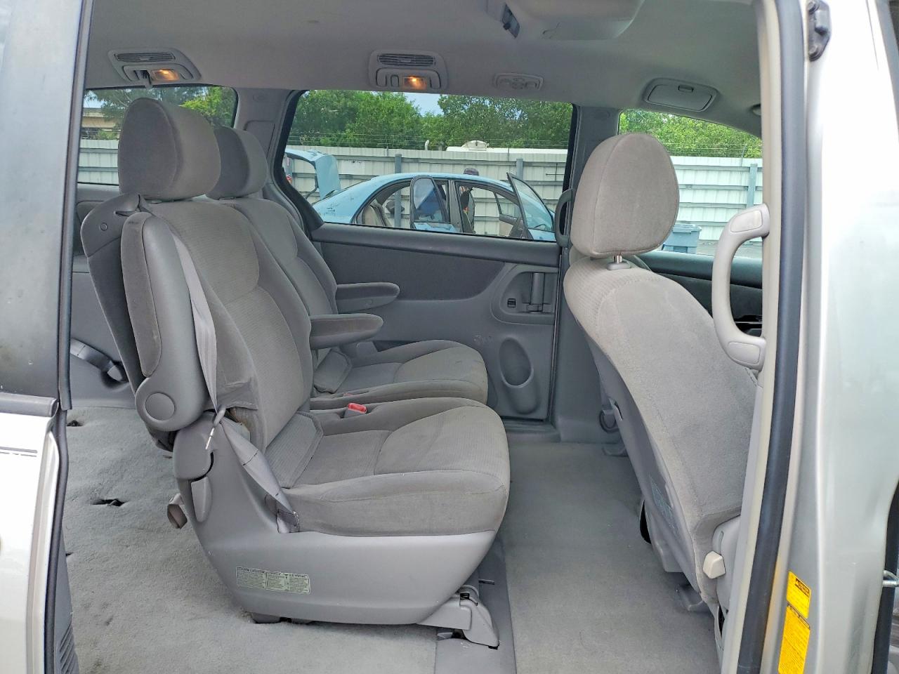 2004 Toyota Sienna Le 7 Passenger Beige vin: 5TDZA23C24S137157