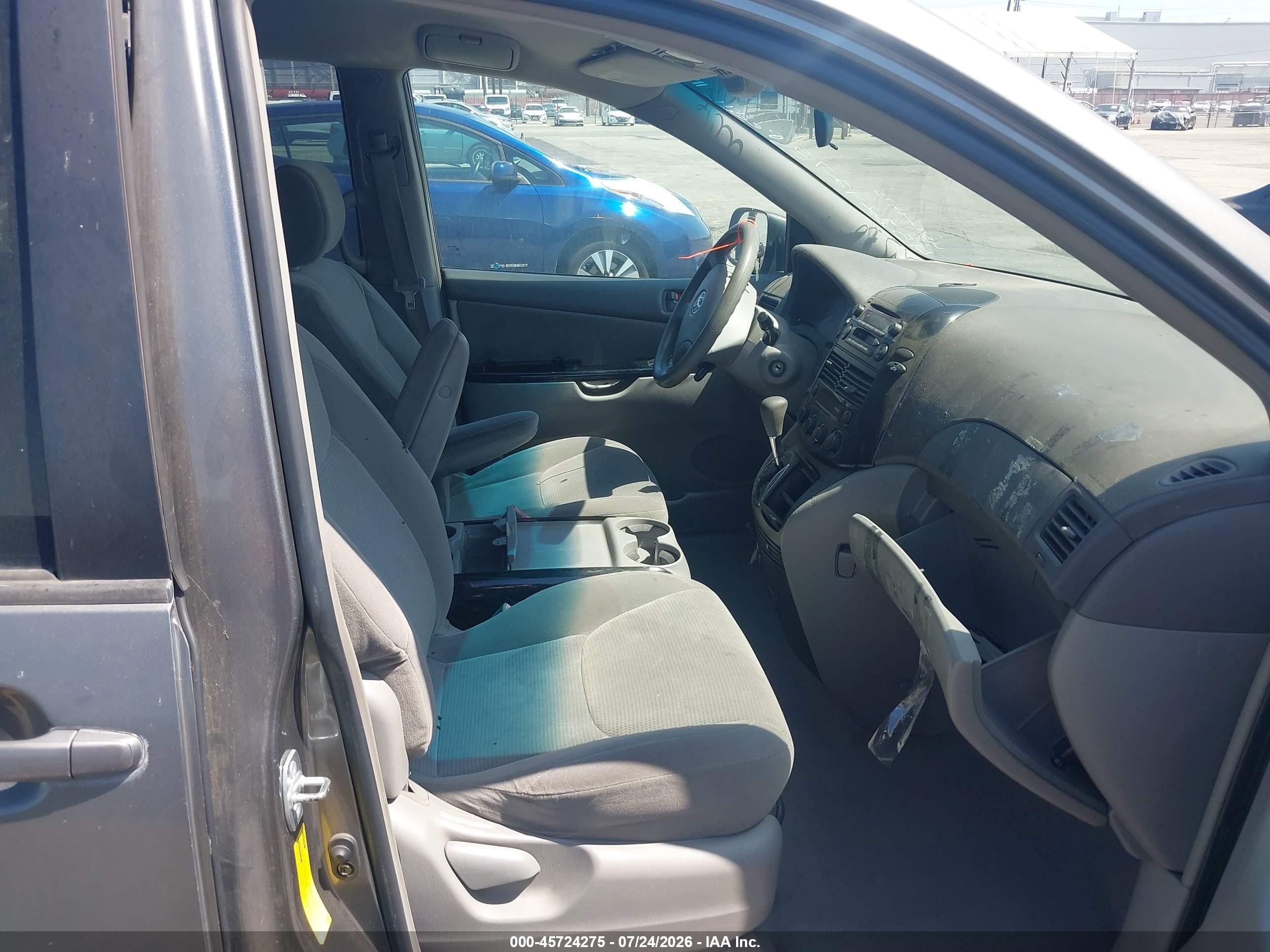 2004 Toyota Sienna Le Gray vin: 5TDZA23C24S213959