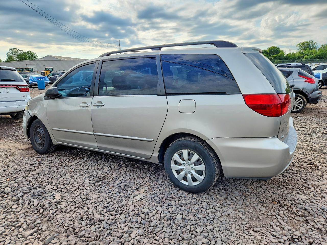 2004 Toyota Sienna Le 7 Passenger Beige vin: 5TDZA23C24S219860