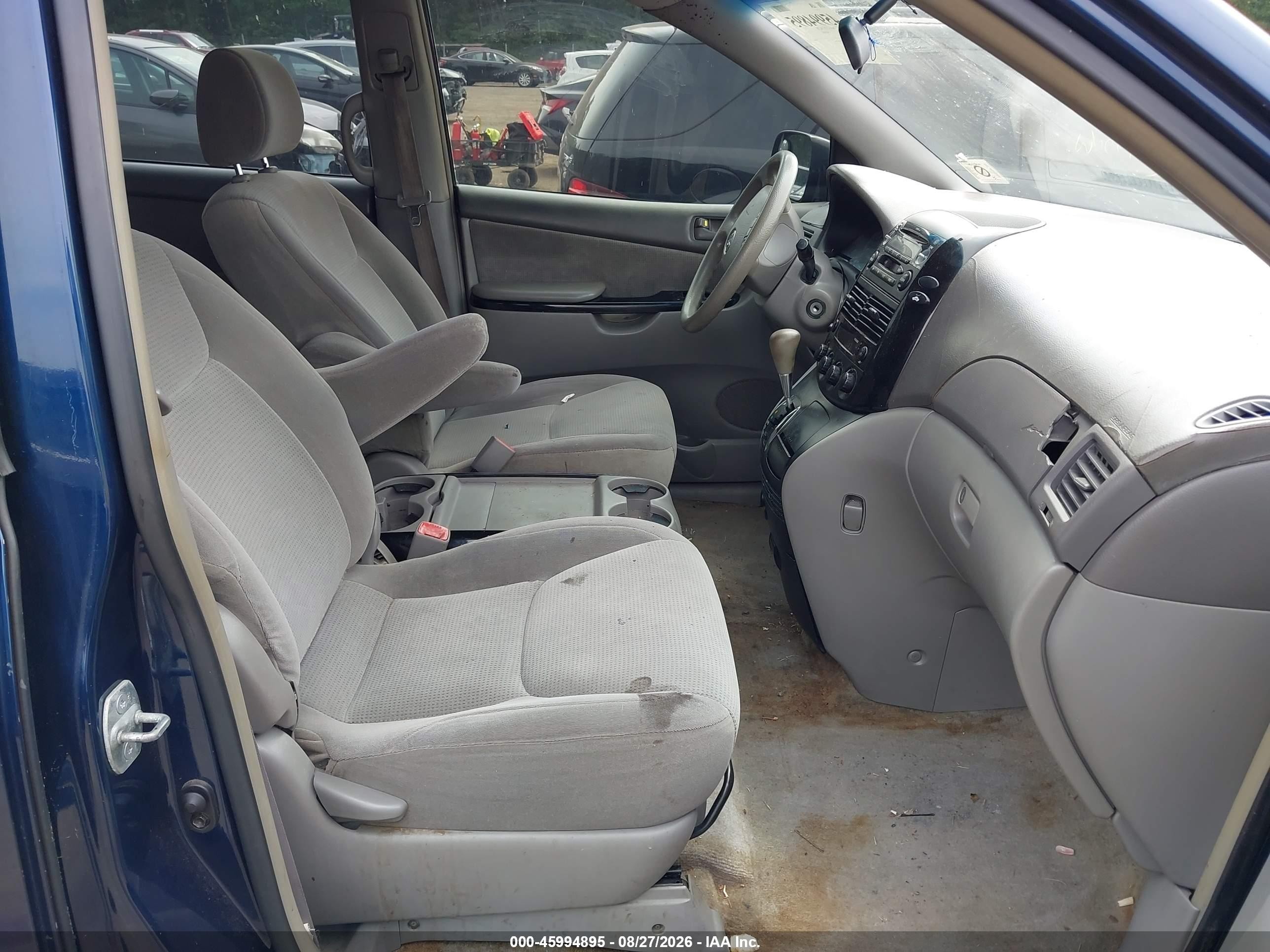 2005 Toyota Sienna Le Blue vin: 5TDZA23C25S255811