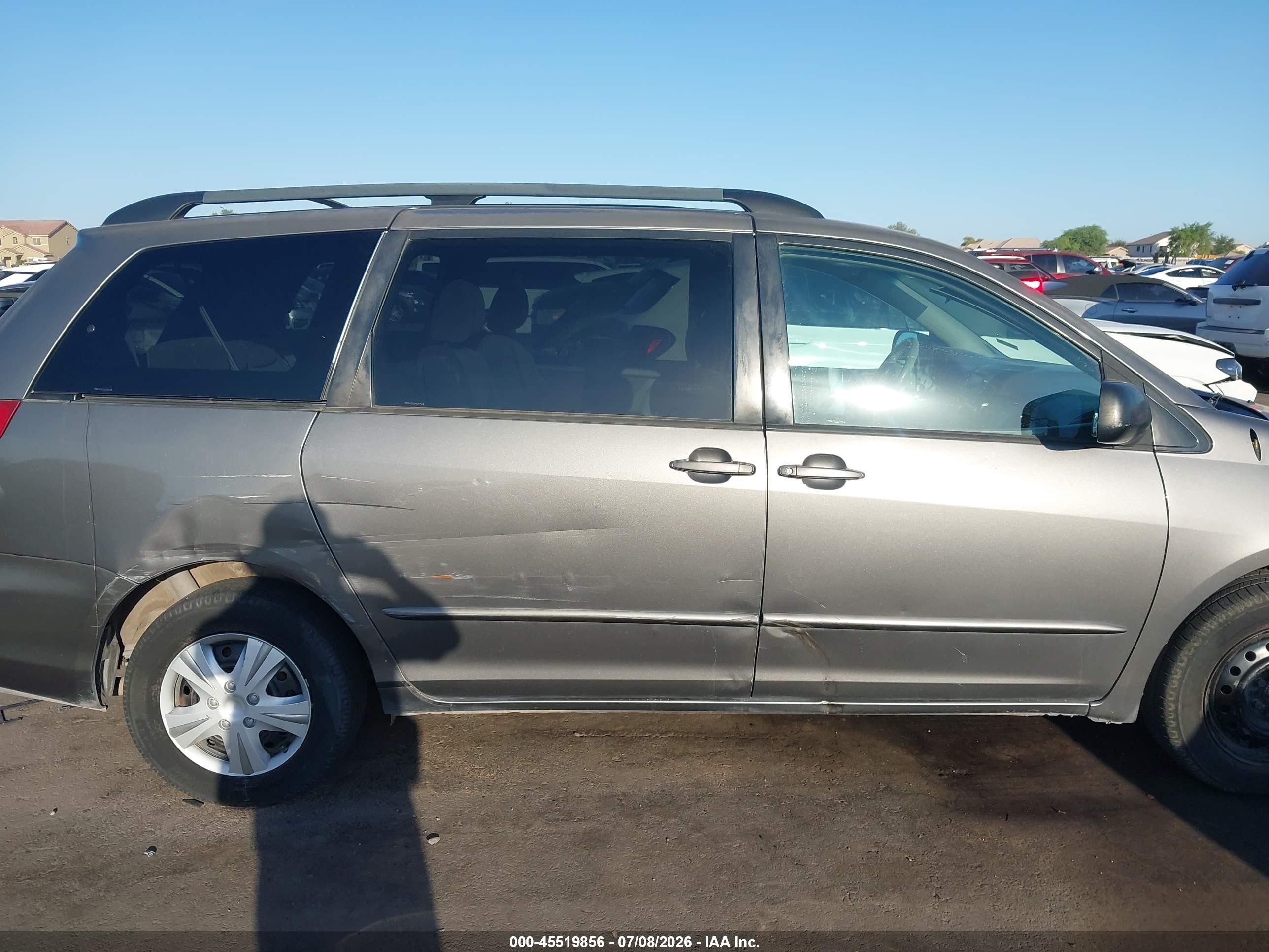 2005 Toyota Sienna Le Gray vin: 5TDZA23C25S277548