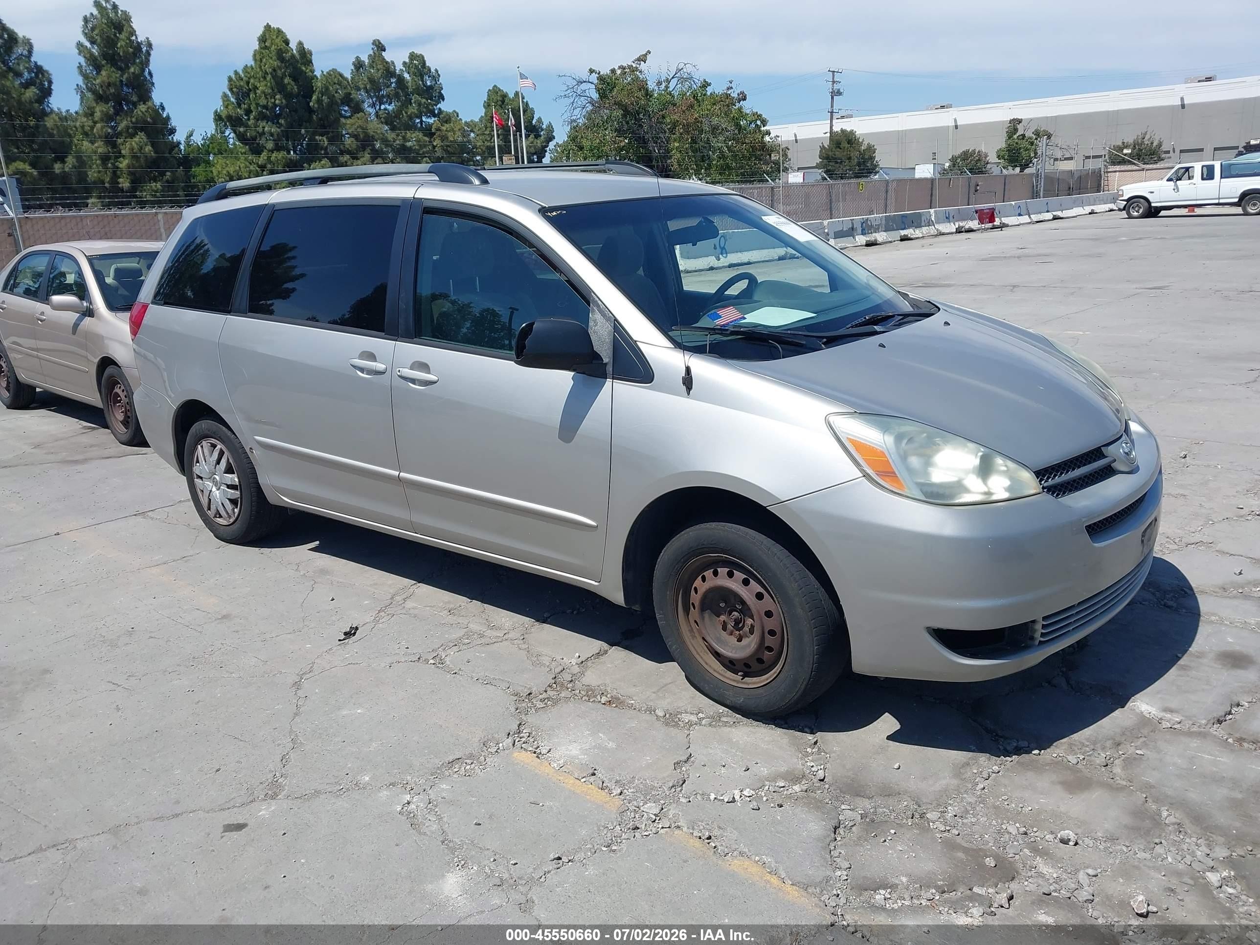 2005 Toyota Sienna Le Серебряный vin: 5TDZA23C25S285052