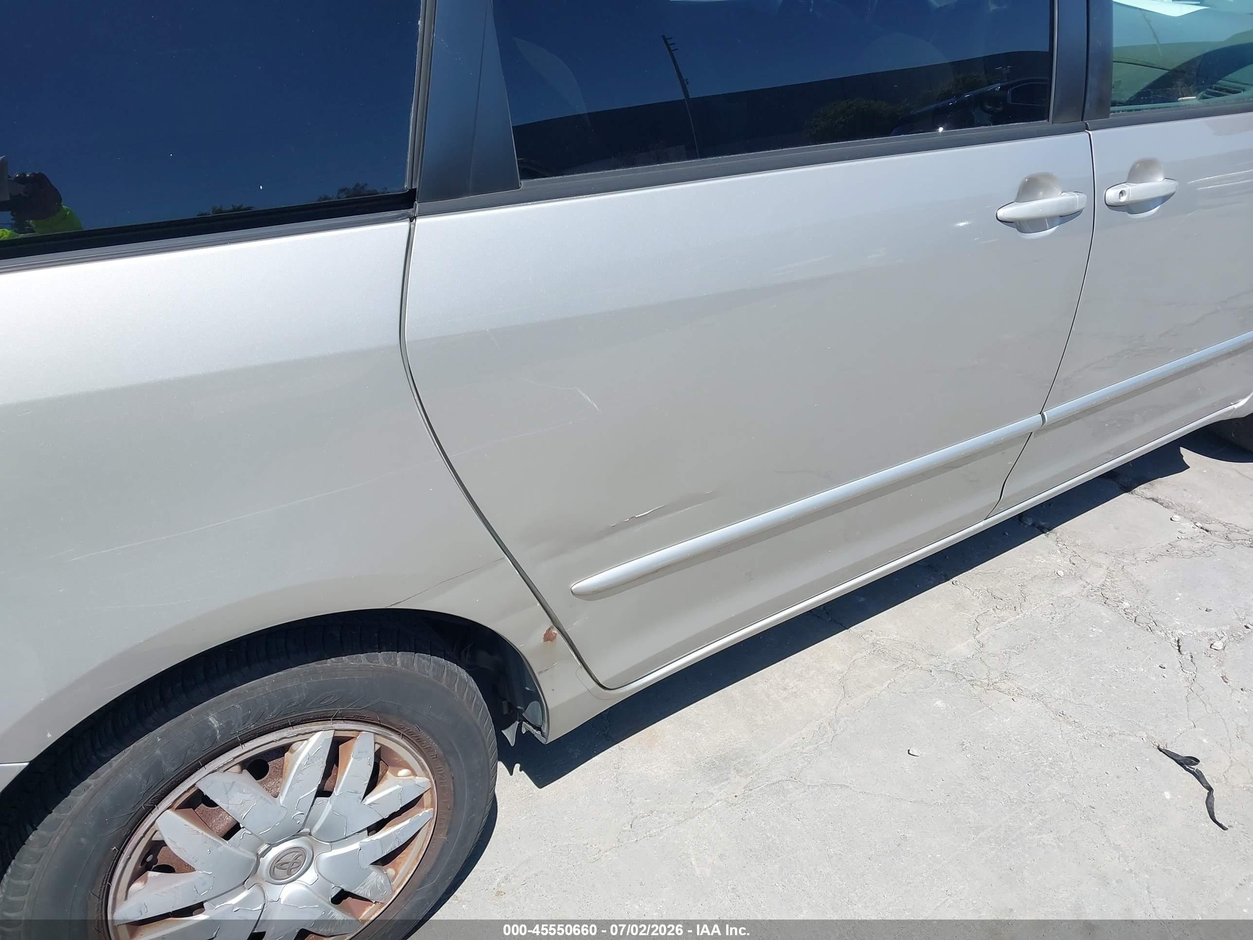 2005 Toyota Sienna Le Серебряный vin: 5TDZA23C25S285052