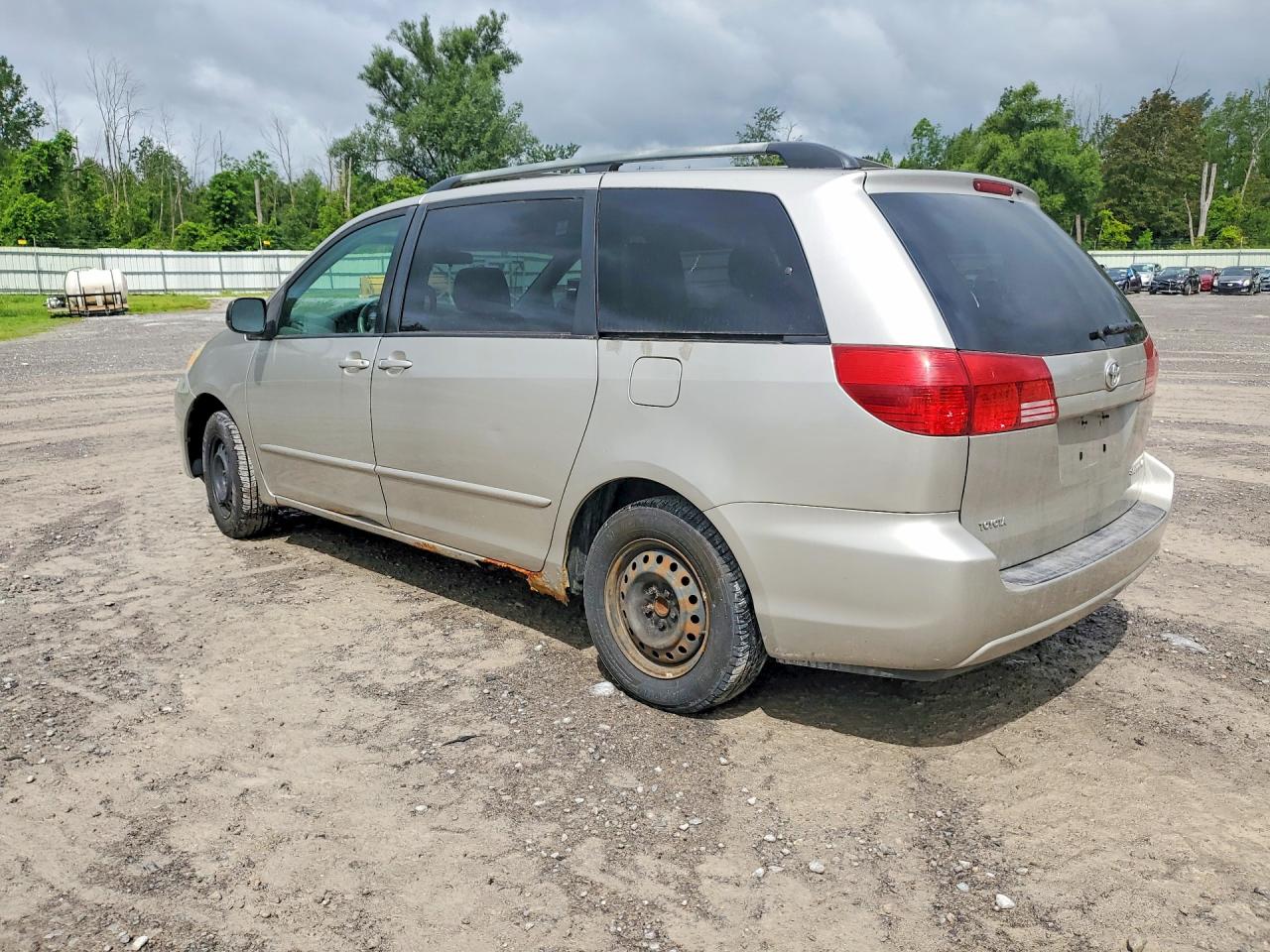 2005 Toyota Sienna Le 7 Passenger Beige vin: 5TDZA23C25S377178