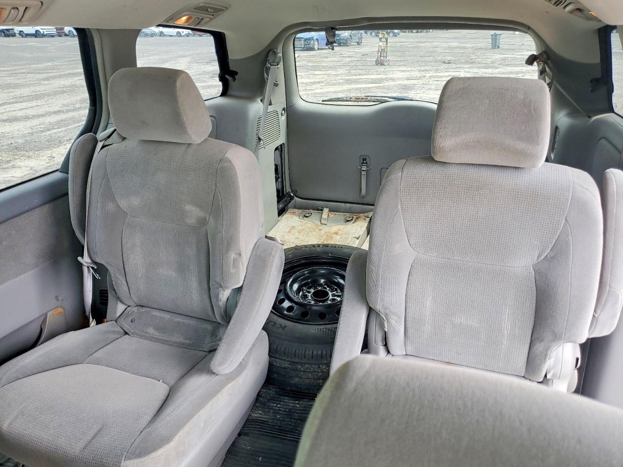 2005 Toyota Sienna Le 7 Passenger Beige vin: 5TDZA23C25S377178