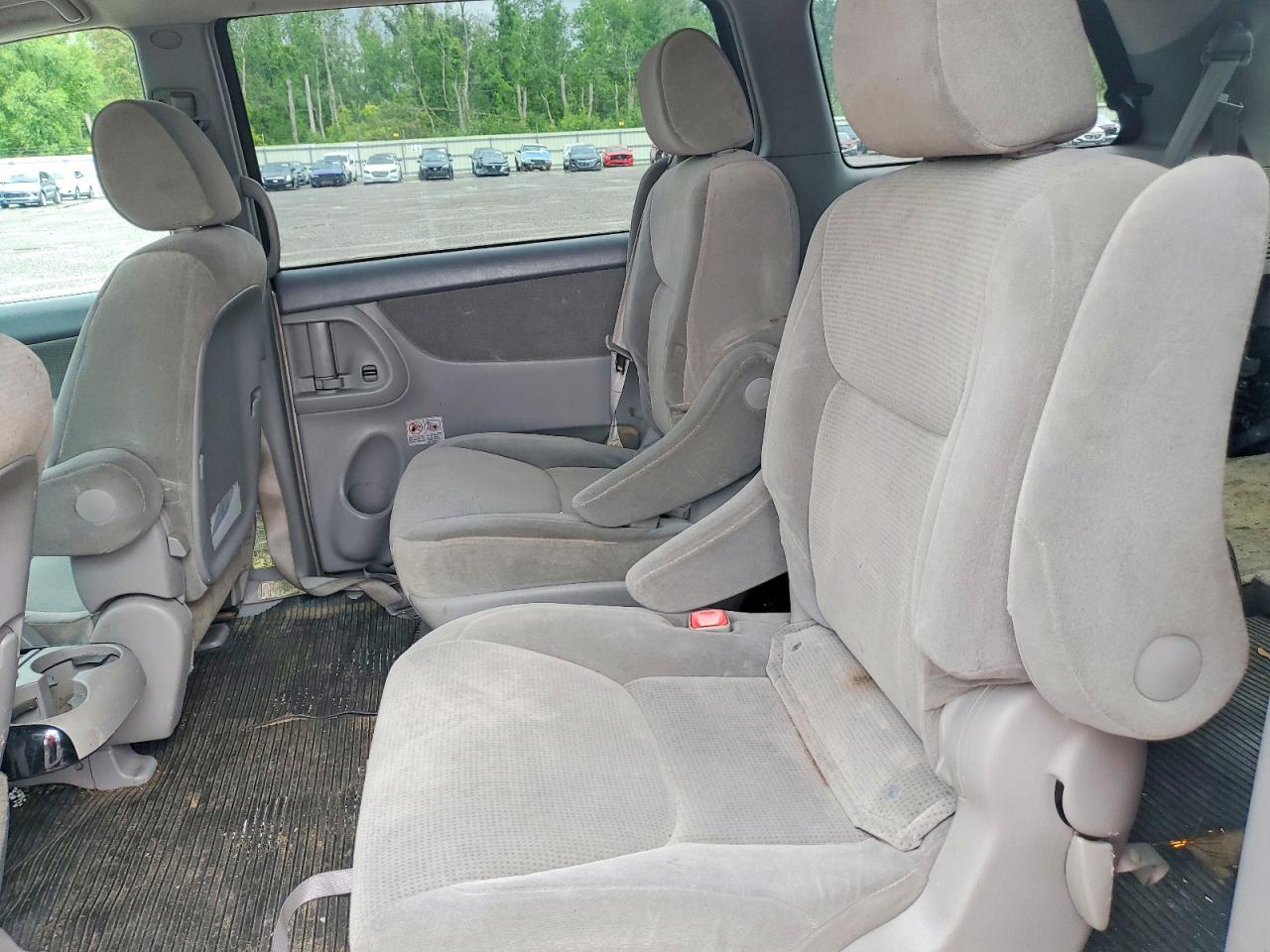 2005 Toyota Sienna Le 7 Passenger Beige vin: 5TDZA23C25S377178