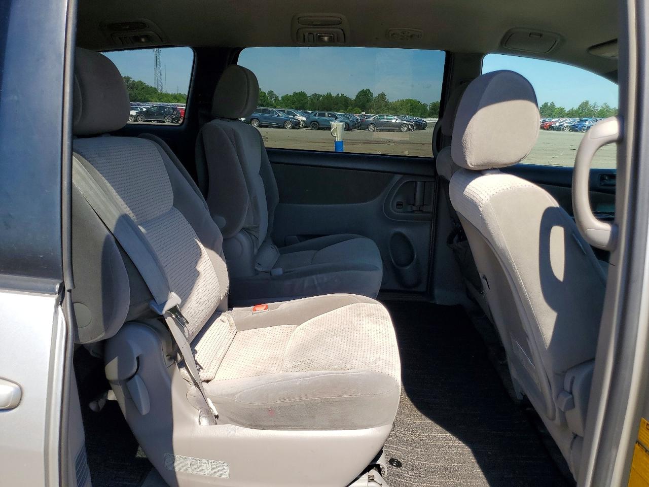 2006 Toyota Sienna Le 7 Passenger Silver vin: 5TDZA23C26S573994