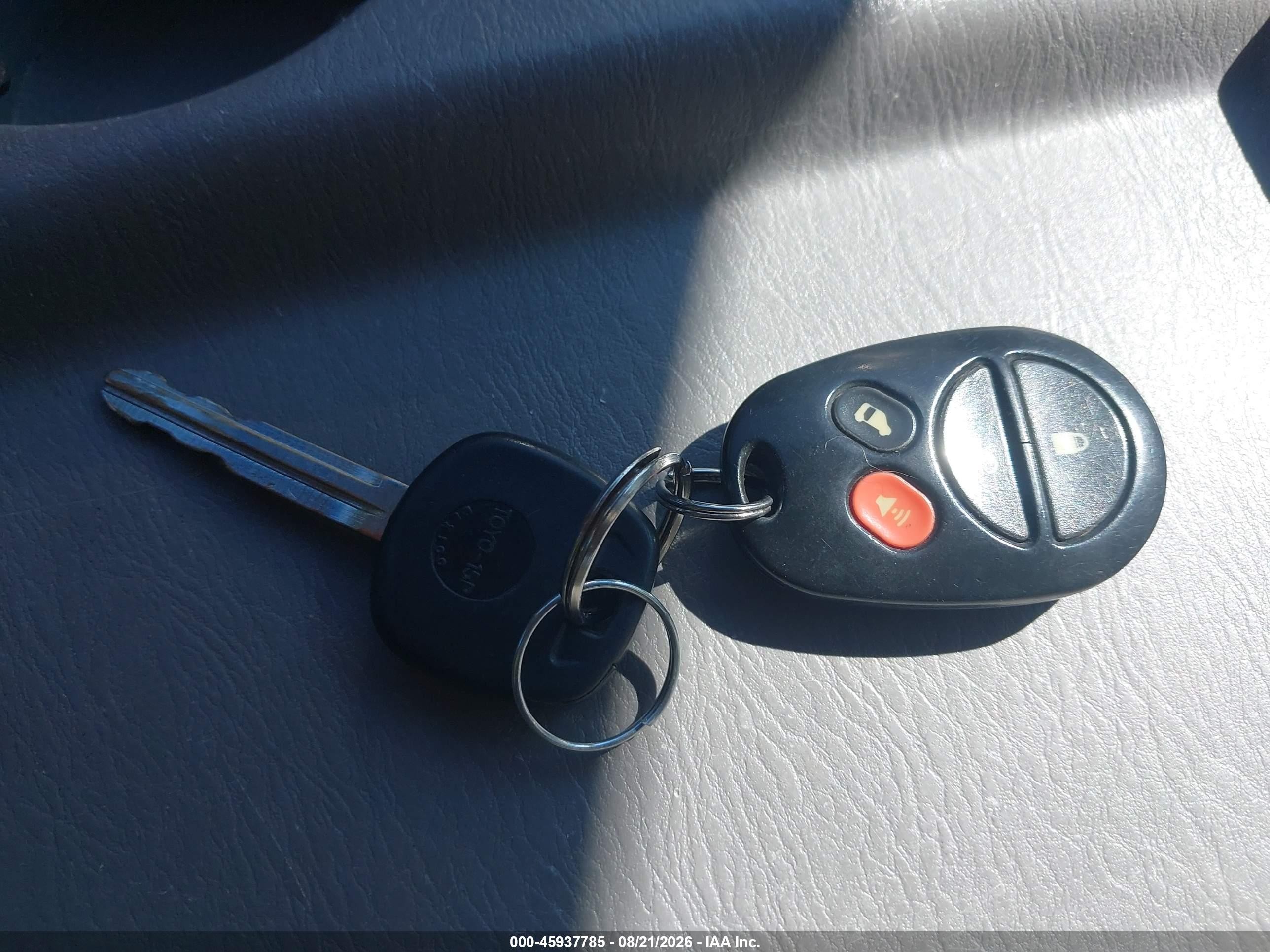 2004 Toyota Sienna Le Blue vin: 5TDZA23C34S018176
