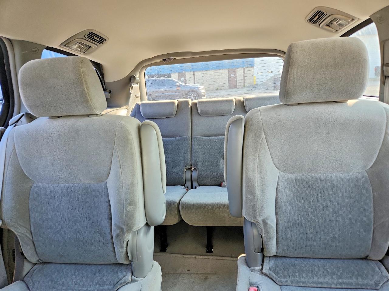 2004 Toyota Sienna Ce 7 Passenger White vin: 5TDZA23C34S025483