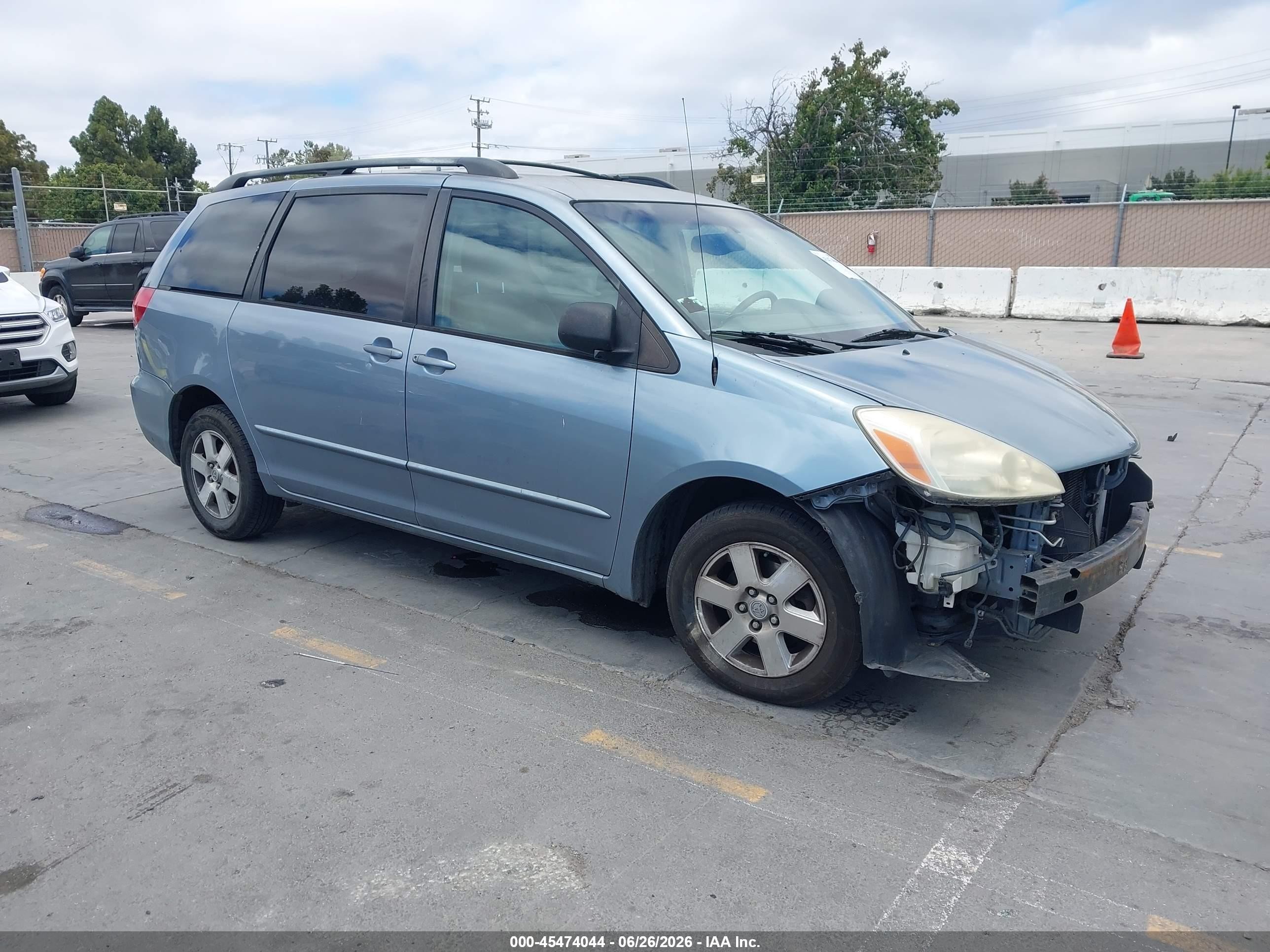 2004 Toyota Sienna Le Light Blue vin: 5TDZA23C34S025757