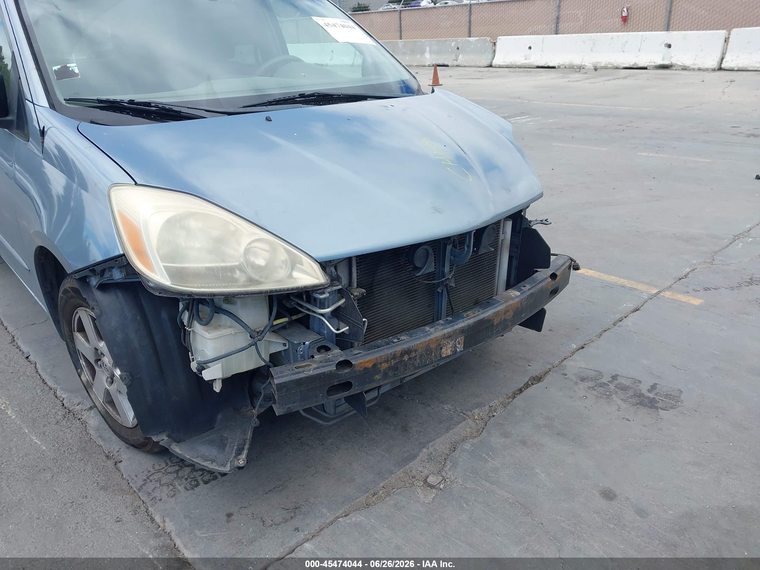 2004 Toyota Sienna Le Light Blue vin: 5TDZA23C34S025757