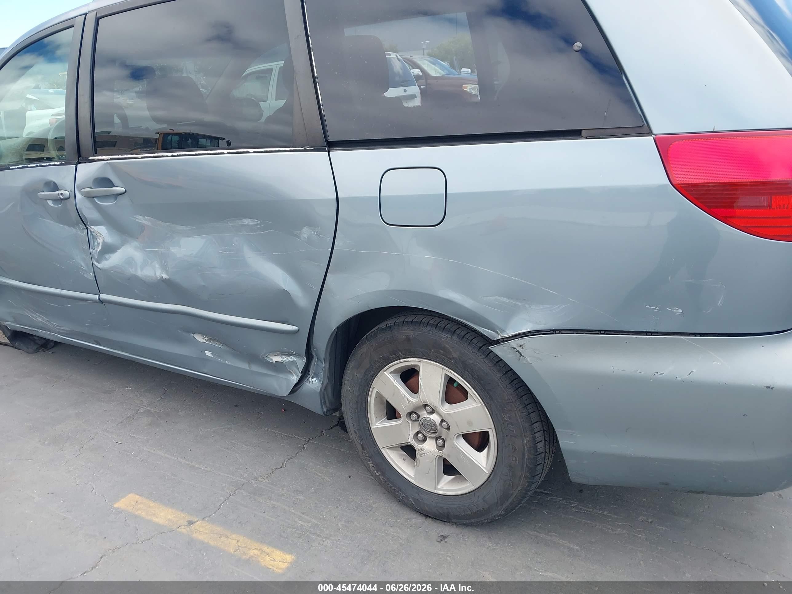 2004 Toyota Sienna Le Light Blue vin: 5TDZA23C34S025757