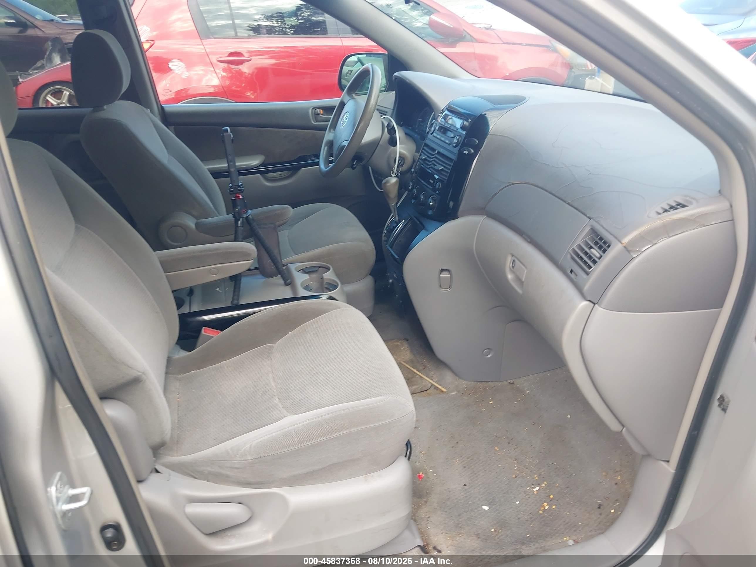 2004 Toyota Sienna Le Silver vin: 5TDZA23C34S056362
