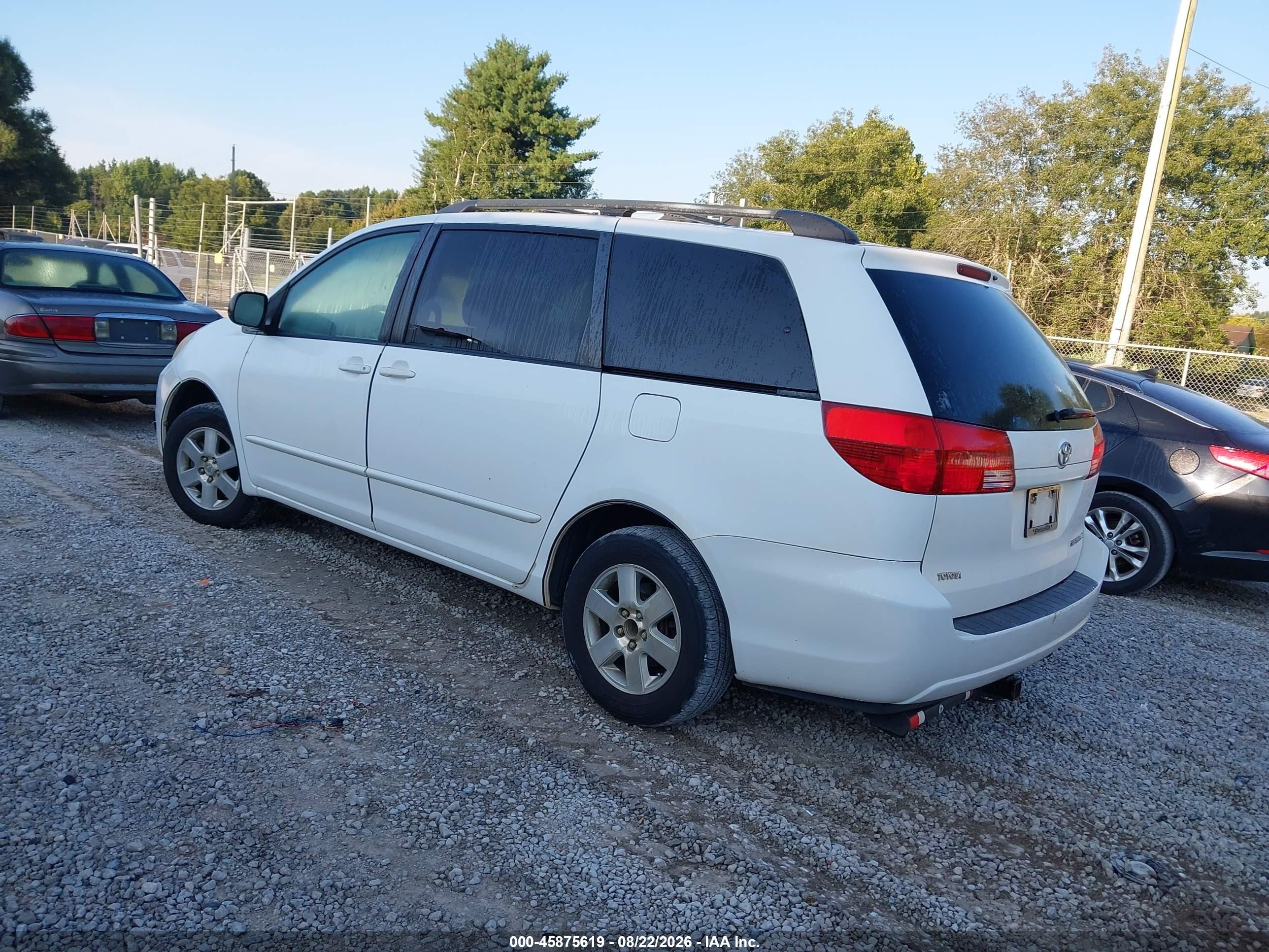2004 Toyota Sienna Le White vin: 5TDZA23C34S097137