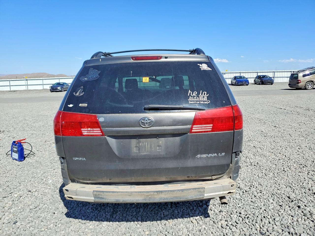 2004 Toyota Sienna Le 7 Passenger Угольный vin: 5TDZA23C34S112333
