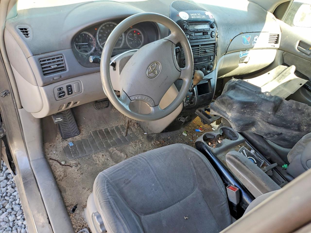 2004 Toyota Sienna Le 7 Passenger Угольный vin: 5TDZA23C34S112333