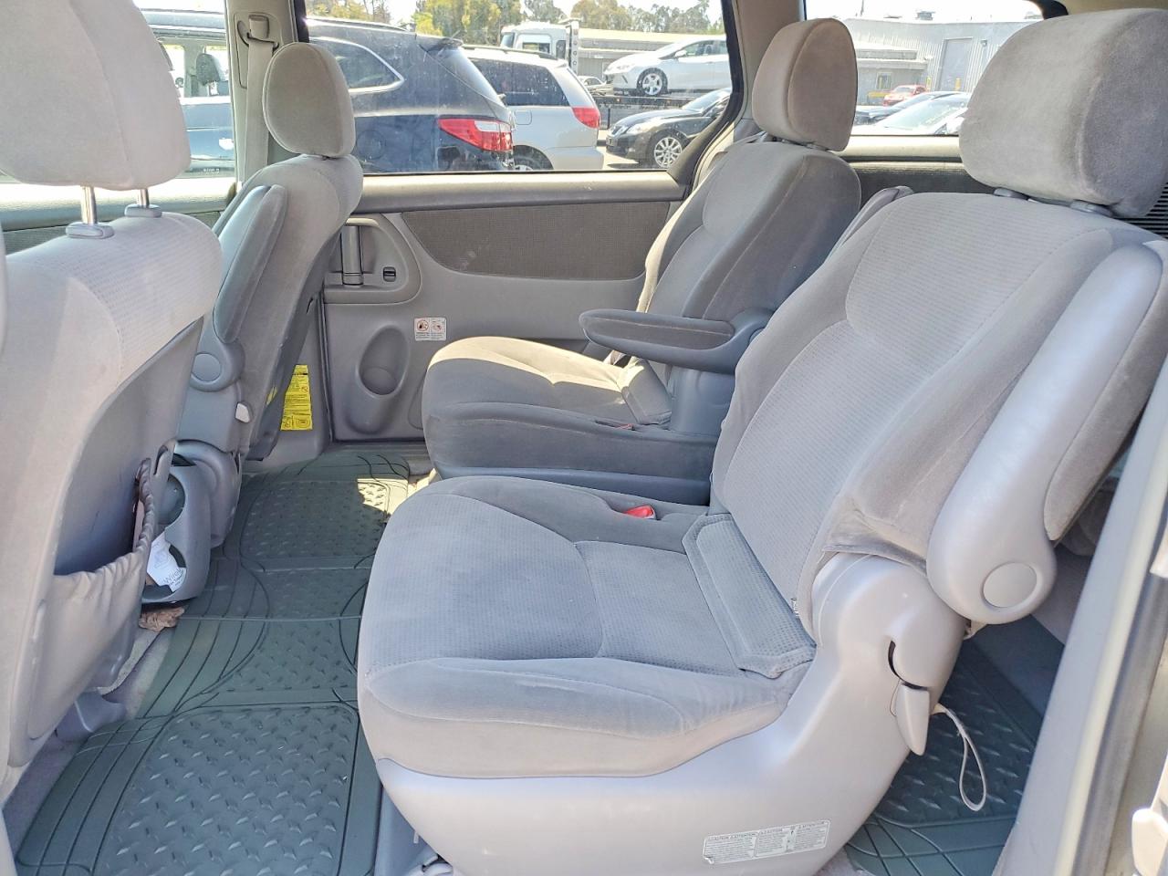 2004 Toyota Sienna Le 7 Passenger Blue vin: 5TDZA23C34S130461