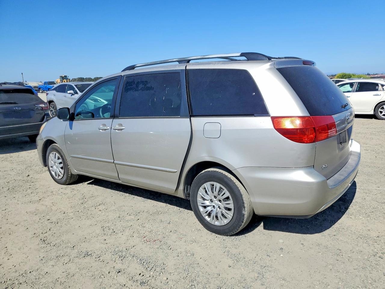 2004 Toyota Sienna Le 8 Passenger Silver vin: 5TDZA23C34S131044