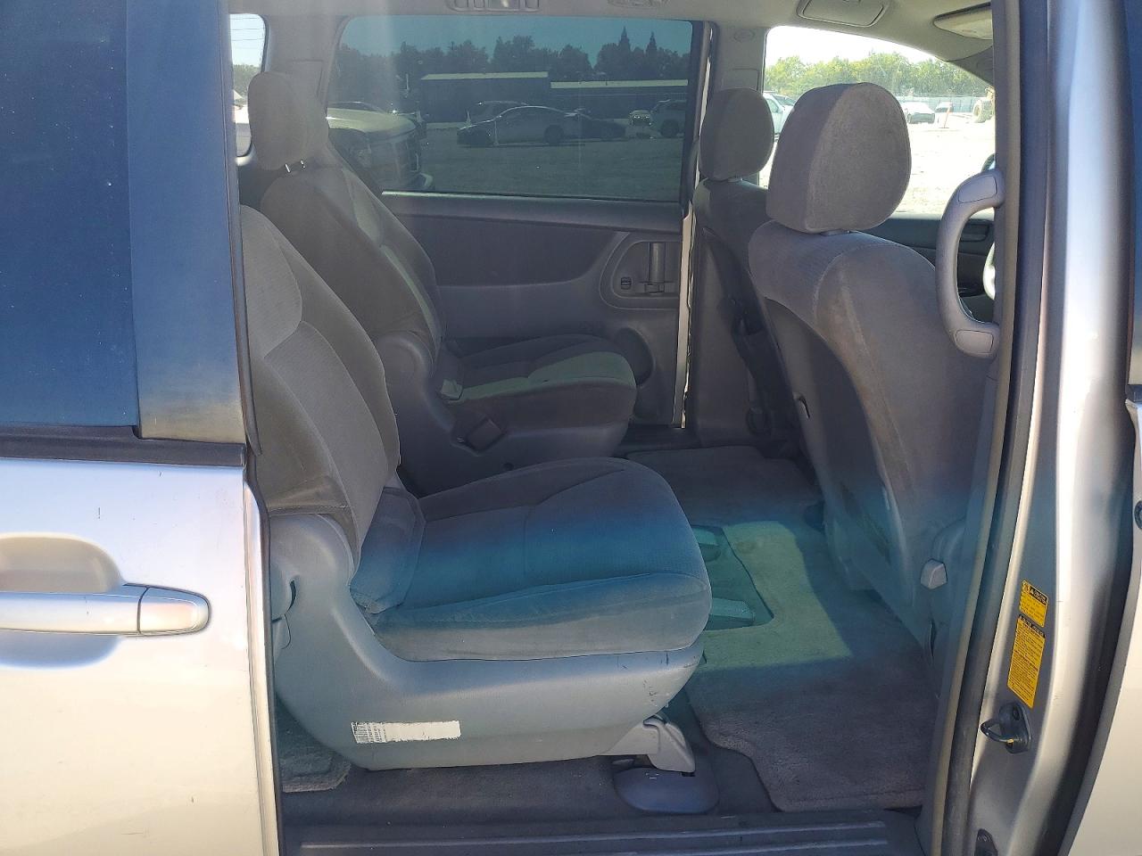 2004 Toyota Sienna Le 8 Passenger Silver vin: 5TDZA23C34S131044