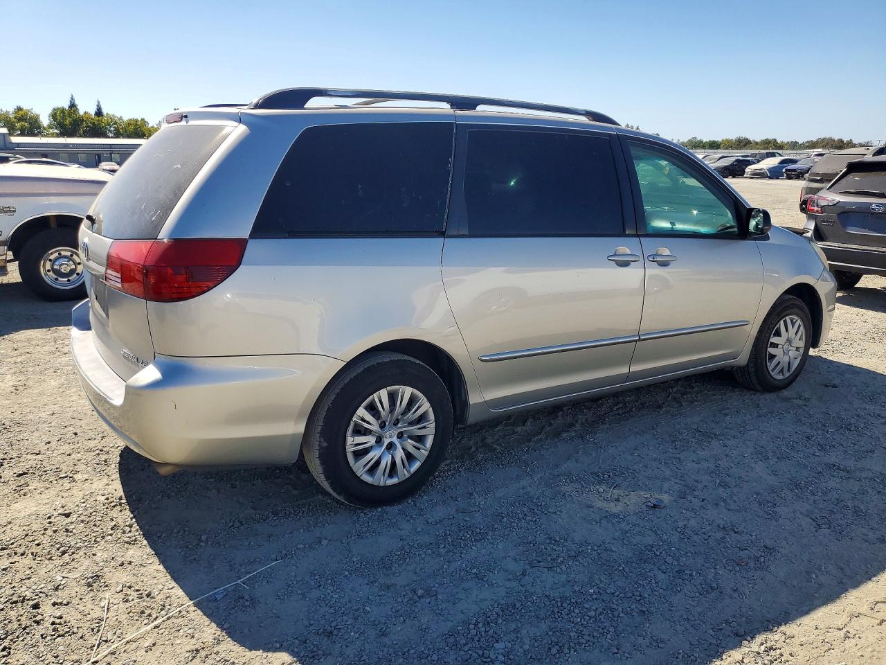 2004 Toyota Sienna Le 8 Passenger Silver vin: 5TDZA23C34S131044