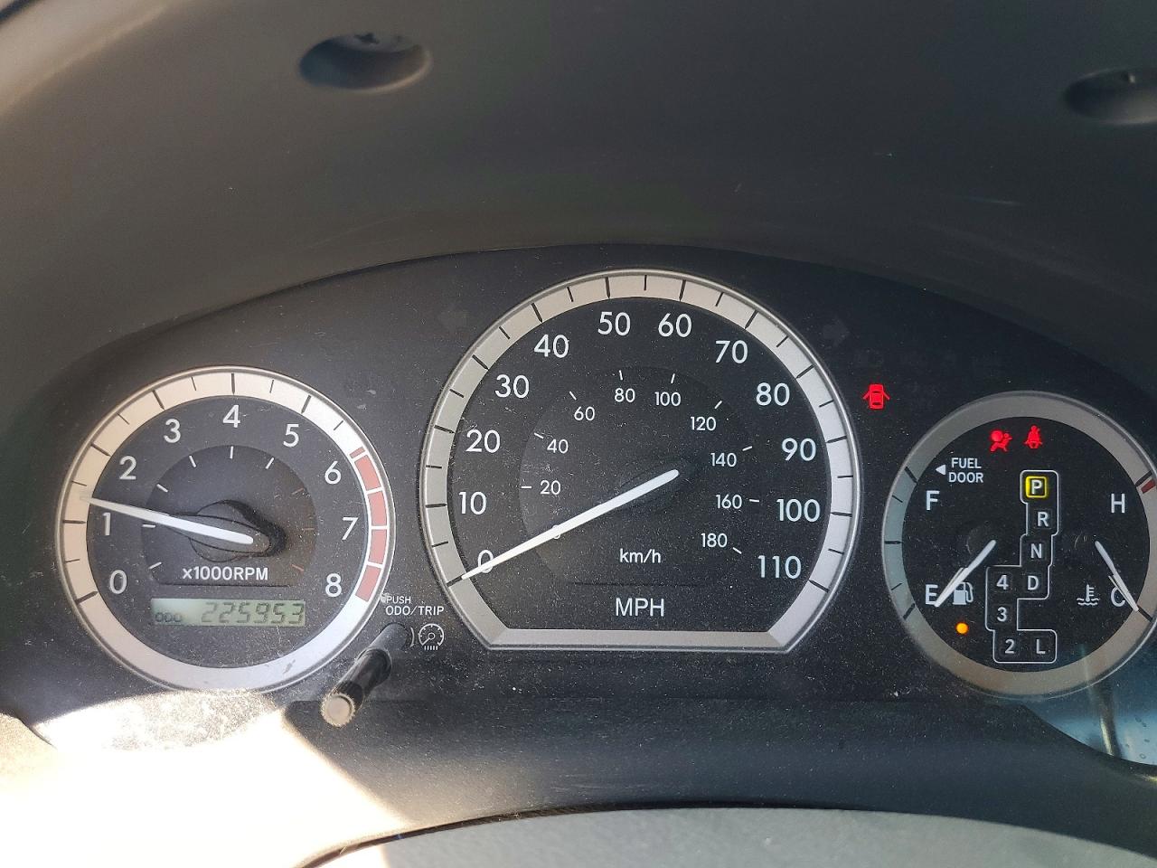 2004 Toyota Sienna Le 8 Passenger Silver vin: 5TDZA23C34S131044