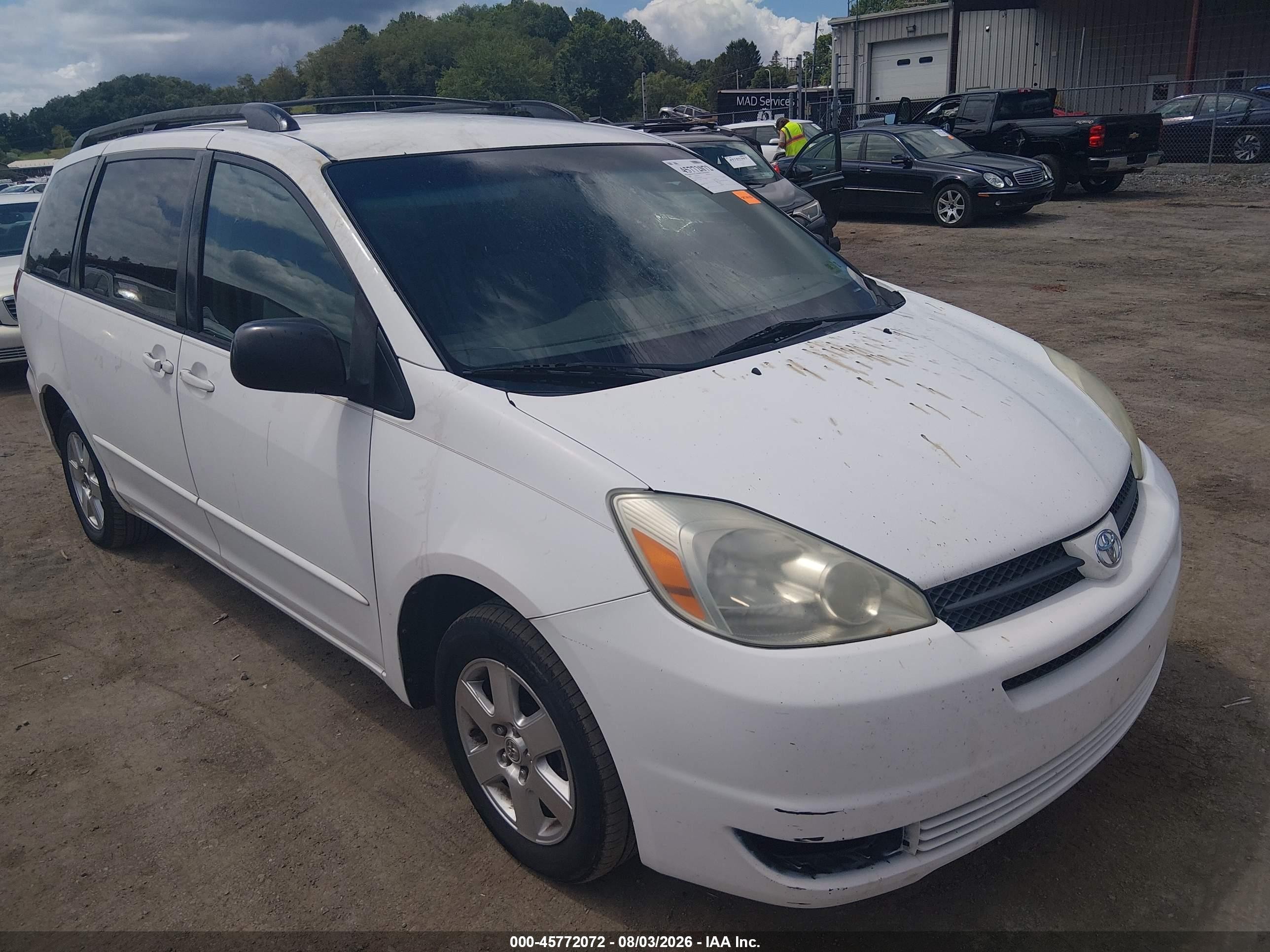 2004 Toyota Sienna Le White vin: 5TDZA23C34S133635
