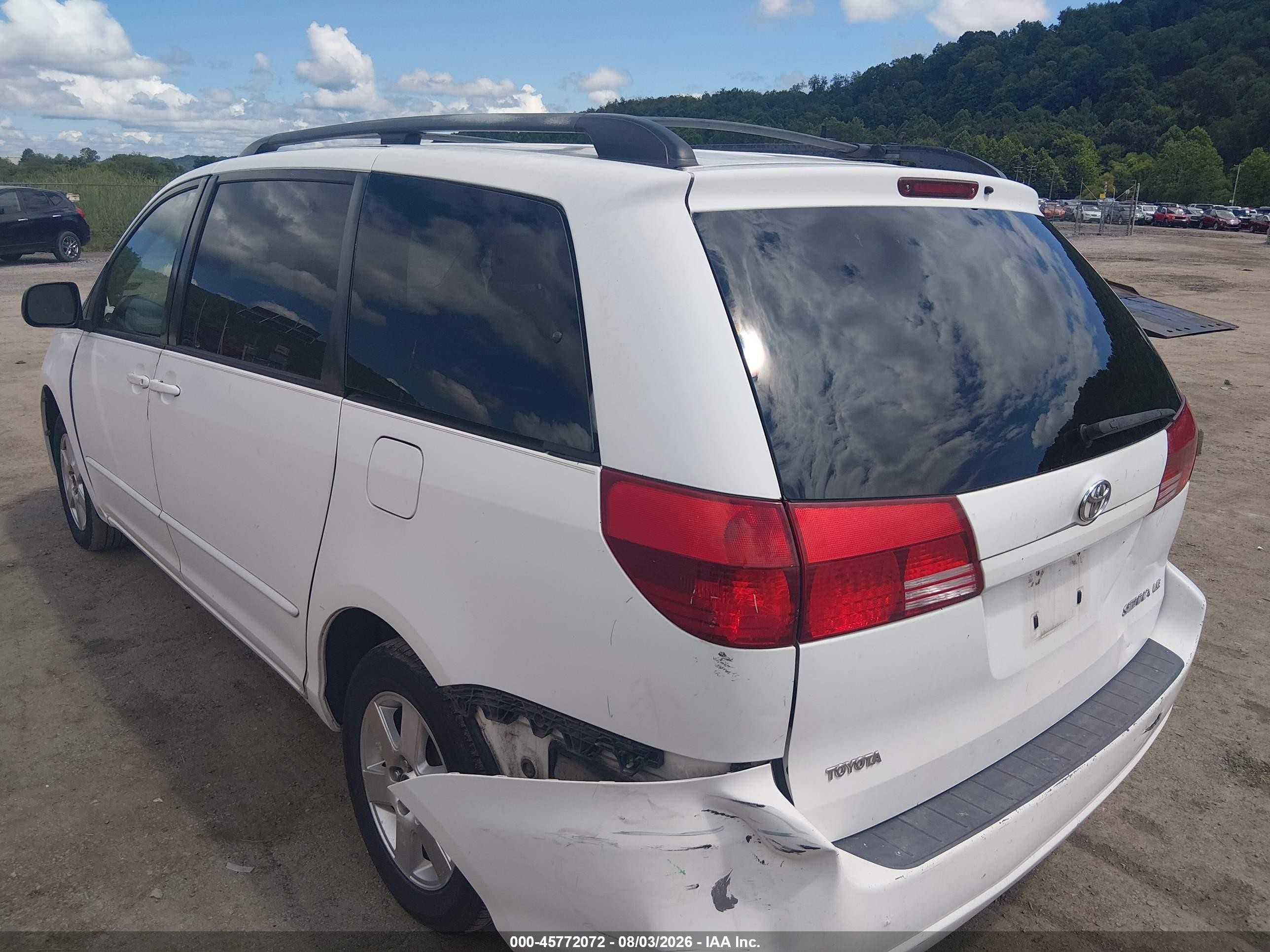 2004 Toyota Sienna Le White vin: 5TDZA23C34S133635