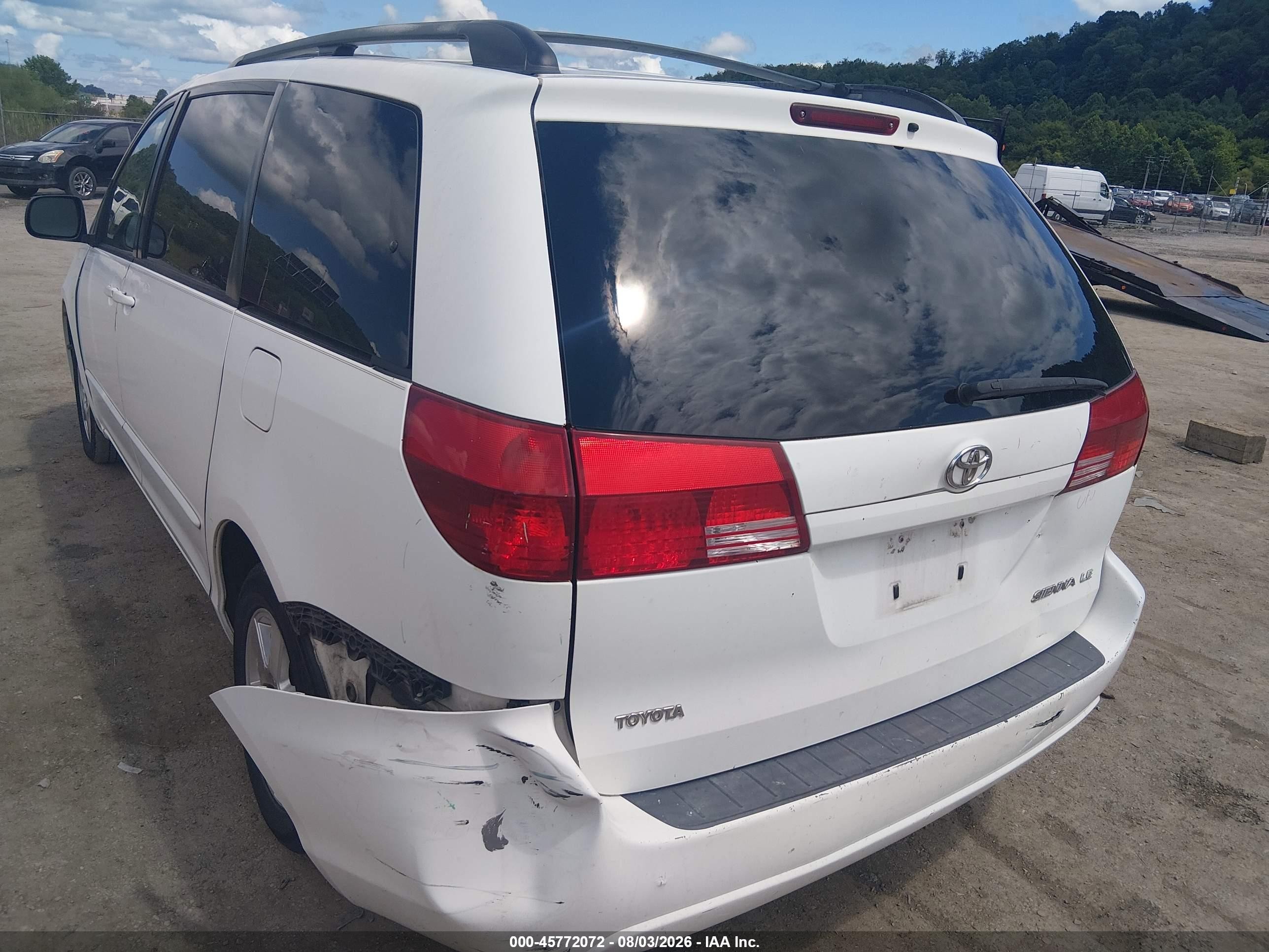2004 Toyota Sienna Le White vin: 5TDZA23C34S133635