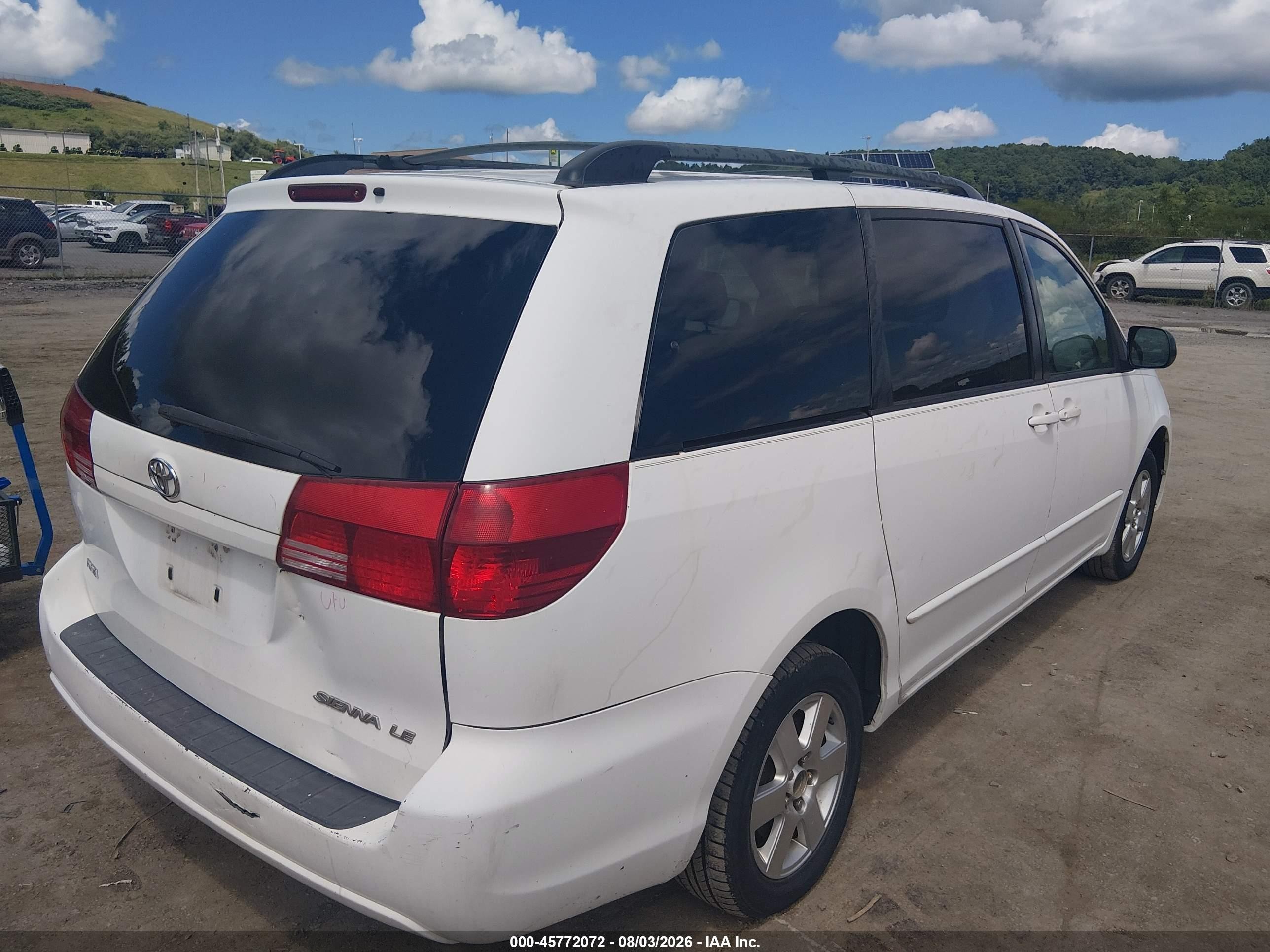 2004 Toyota Sienna Le White vin: 5TDZA23C34S133635