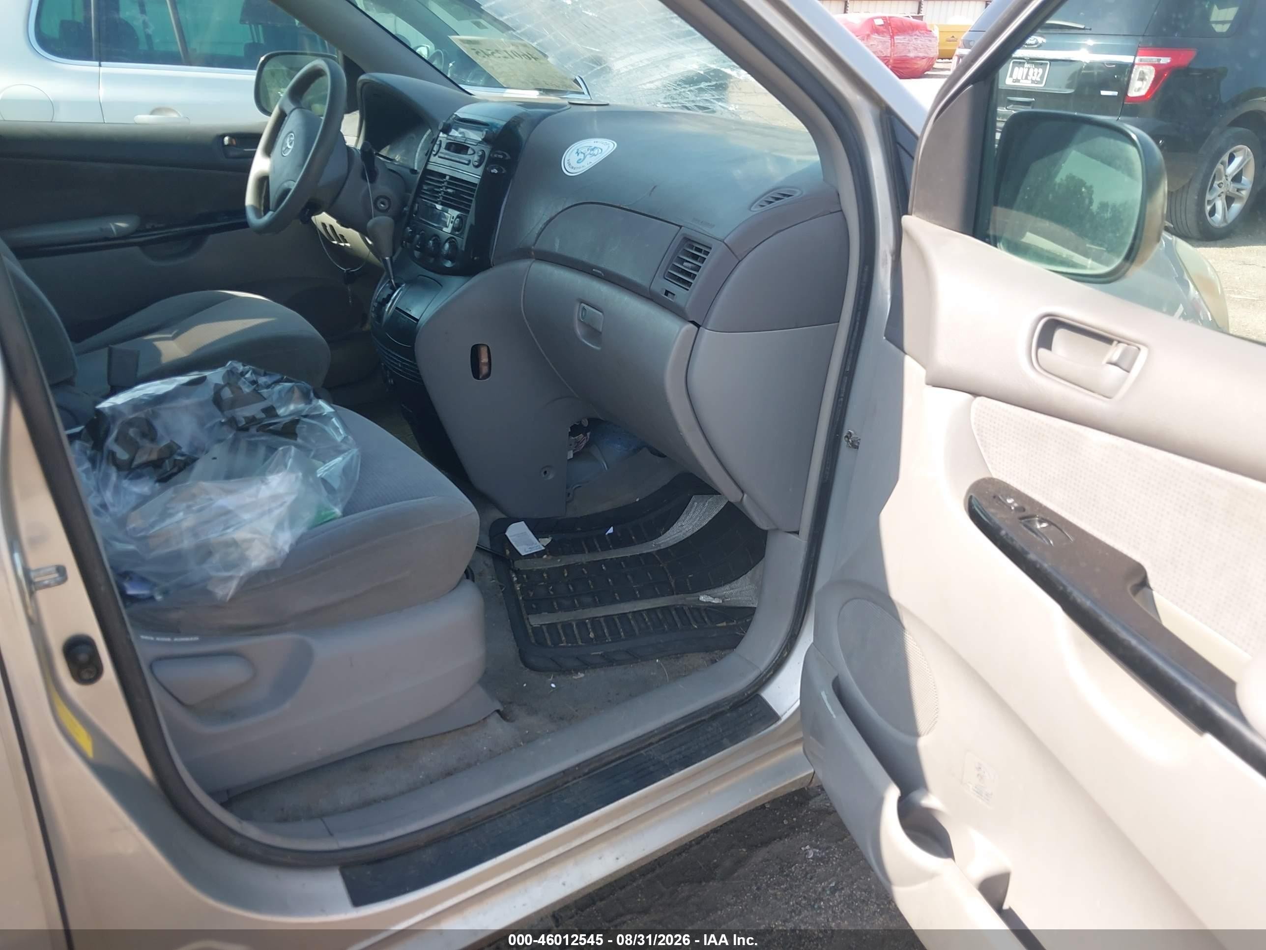 2004 Toyota Sienna Le Серый vin: 5TDZA23C34S145753