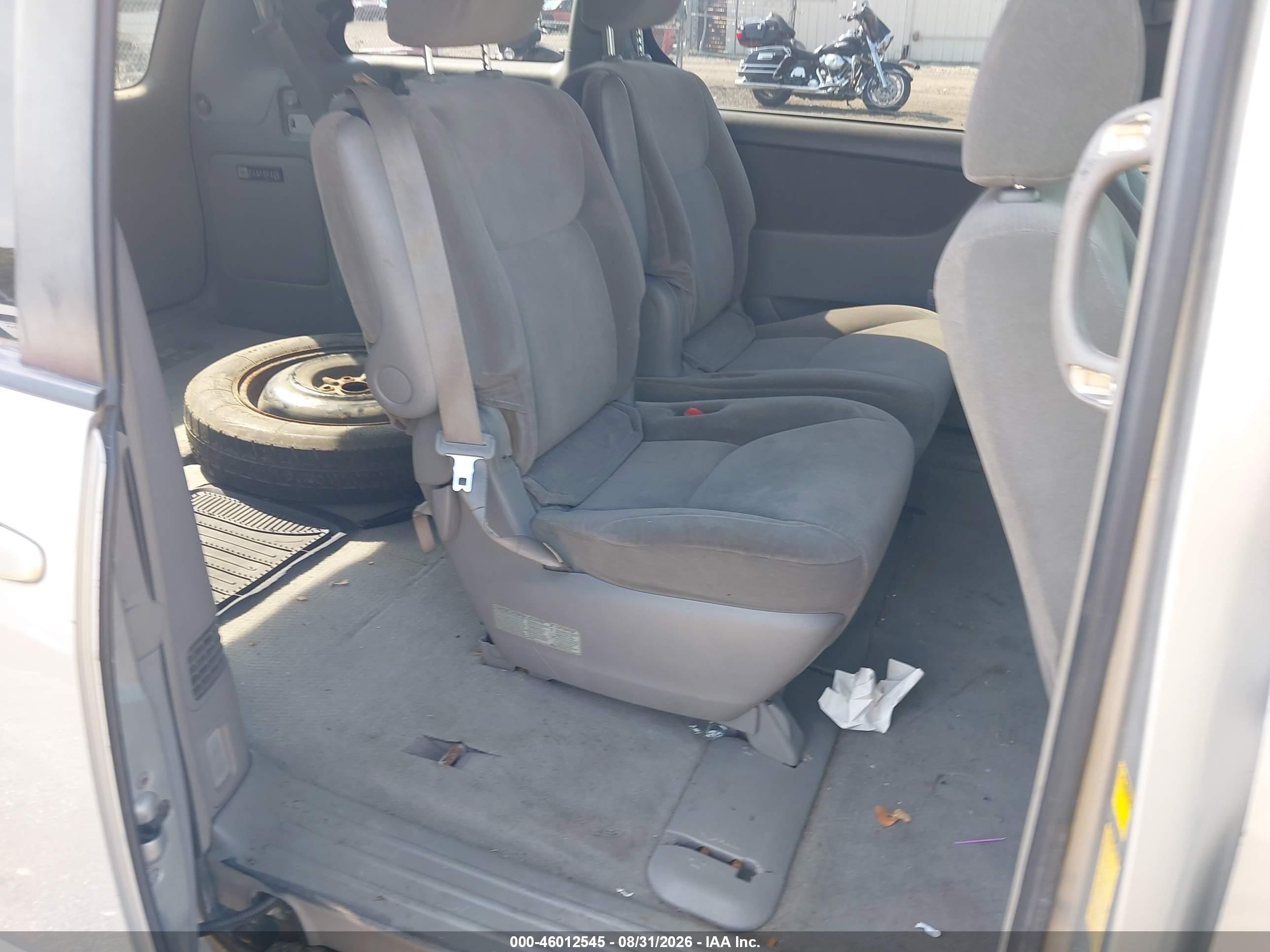 2004 Toyota Sienna Le Серый vin: 5TDZA23C34S145753